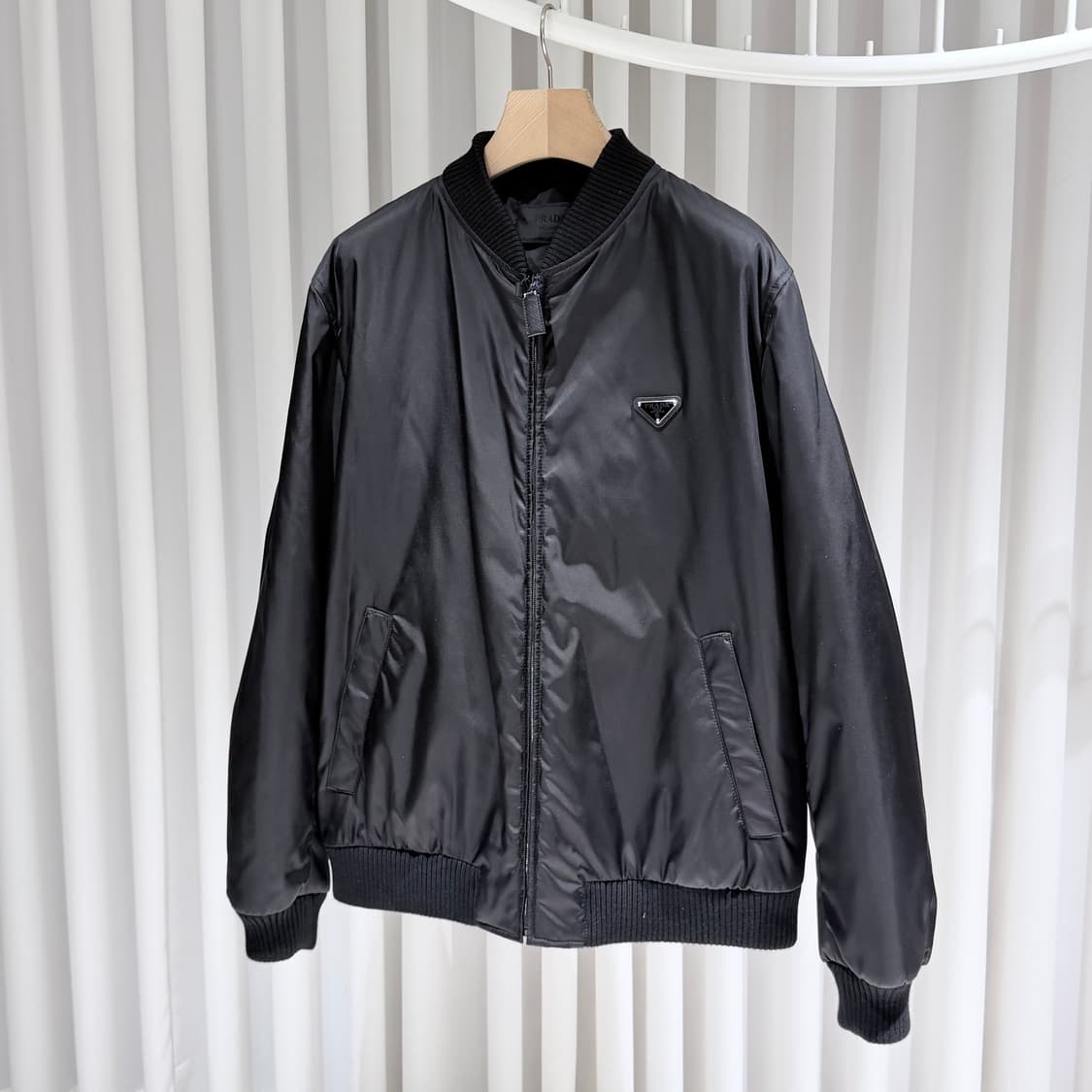 58 / 프라다 리나일론  봄버 블랙 자켓  / 미사용 상품이미지3