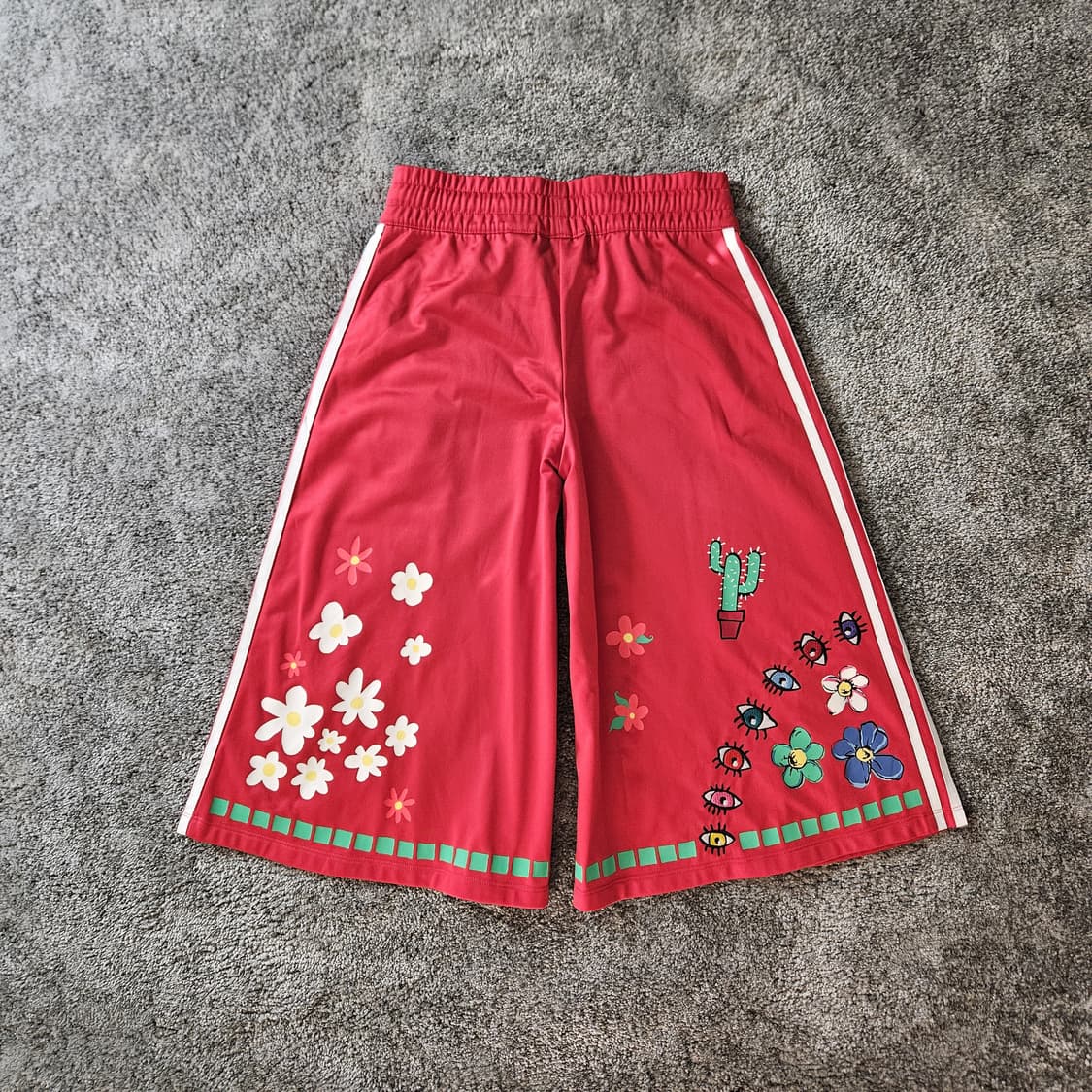 [무료배송] Adidas 퍼렐 윌리엄스 그래픽 반바지 상품이미지4