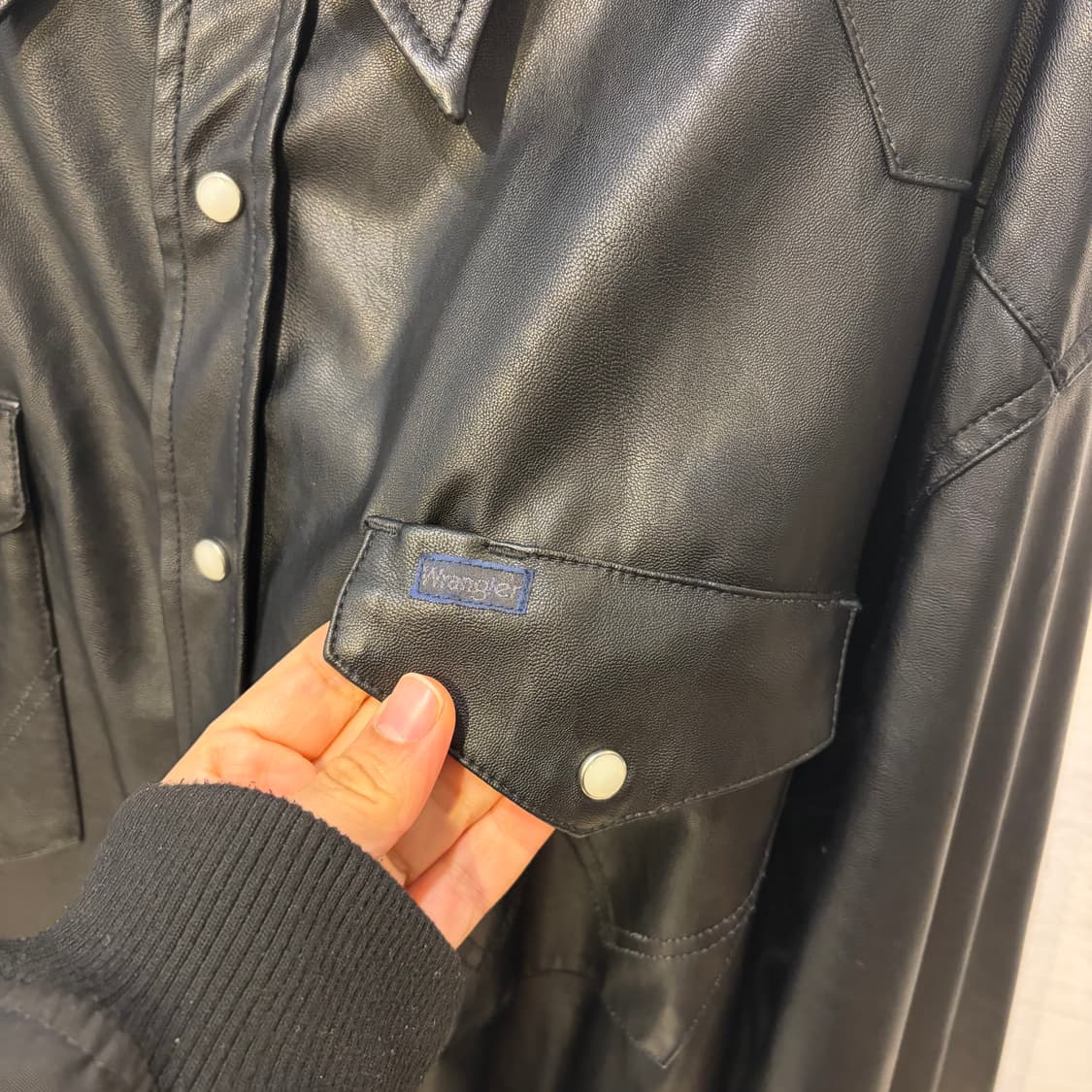 랭글러 블랙 비건 레더 웨스턴 셔츠 남방 상품이미지3