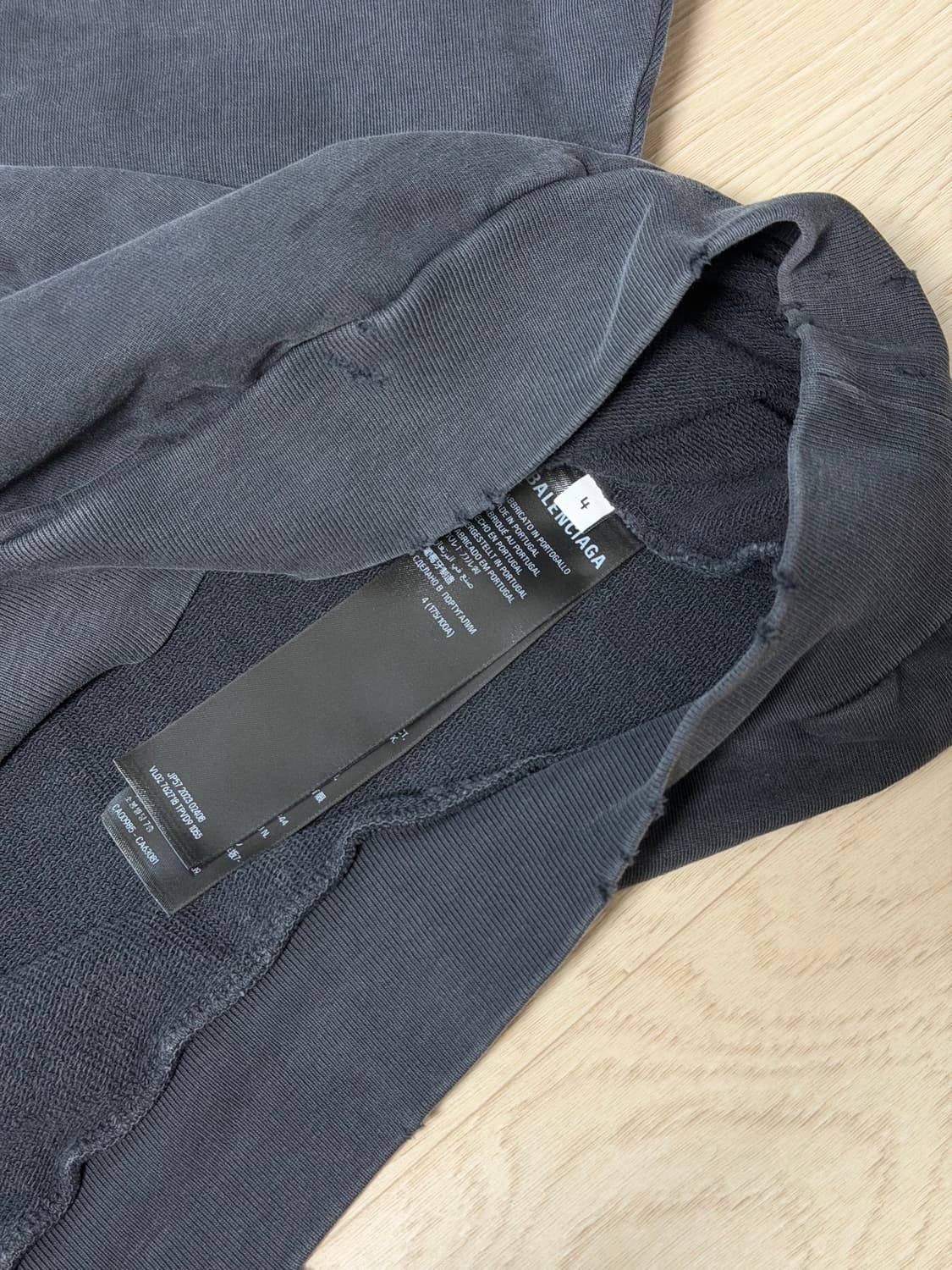 발렌시아가 피어싱 맨투맨 스웻셔츠 상품이미지5