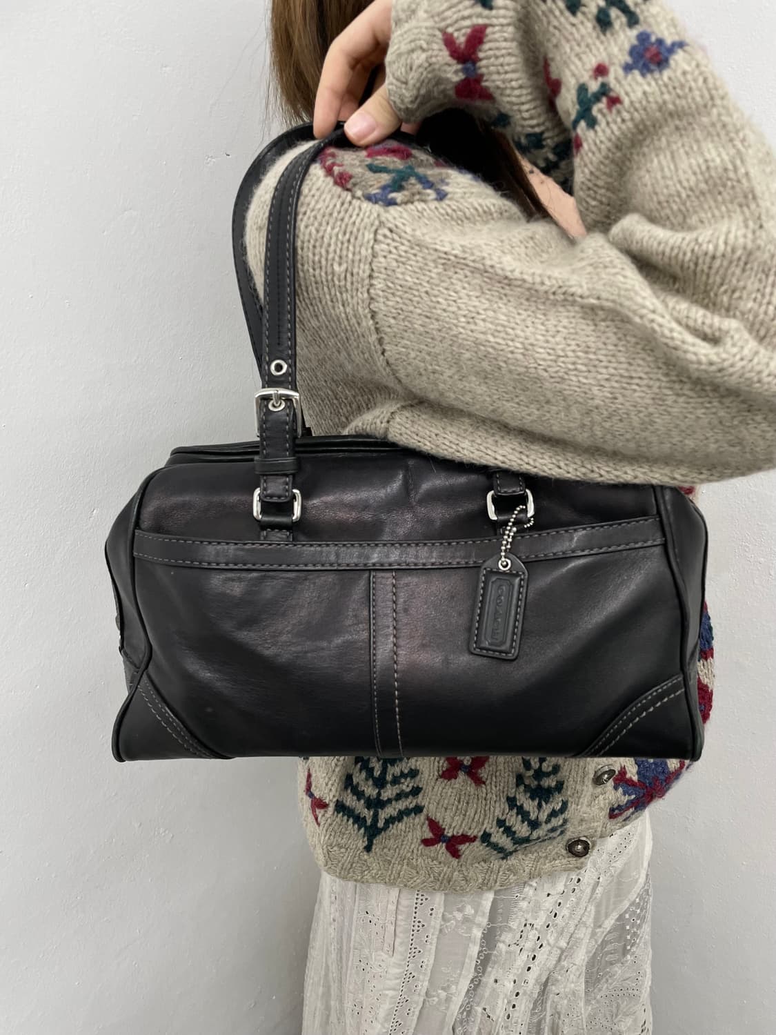 코치 블랙 레더 버클백 상품이미지4