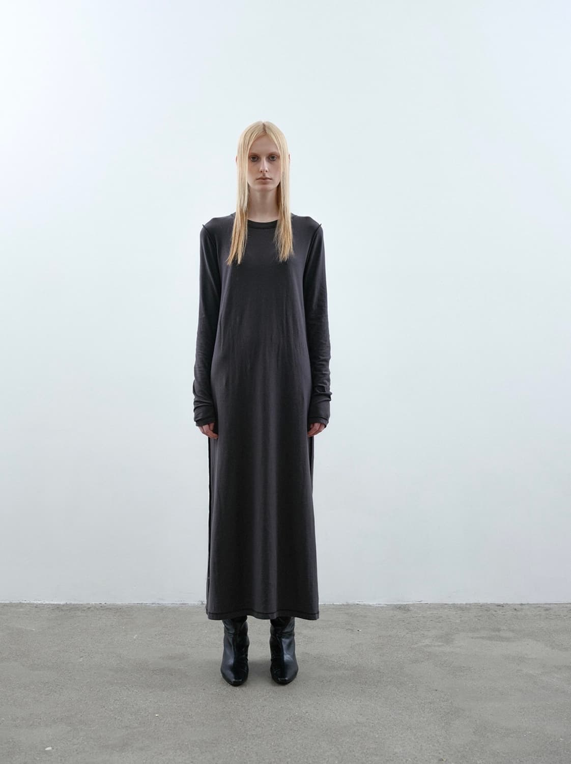 JERSEY MAXI DRESS IN CHARCOAL 상품이미지1
