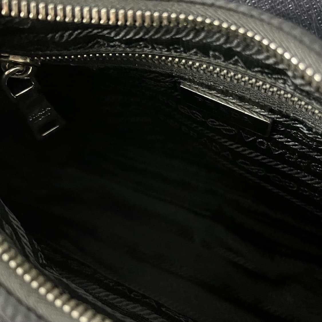 [S급/정품] 프라다 리나일론 퀄팅 호보백 크로스백 가방 블랙 상품이미지7