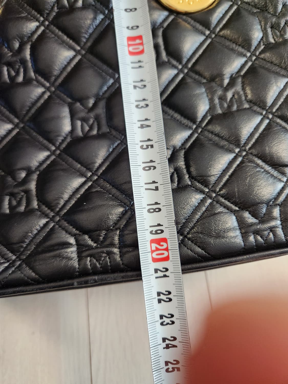 메트로시티 퀼팅 가죽 토트백

여러 중고사이트에도 같이 판매하고 있어서 상품이미지3