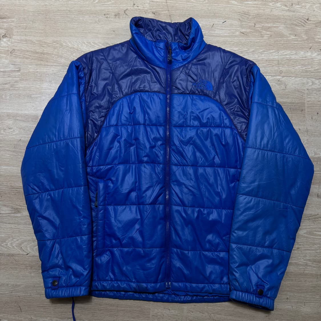 노스페이스 자수로고 경량패딩 상품이미지1