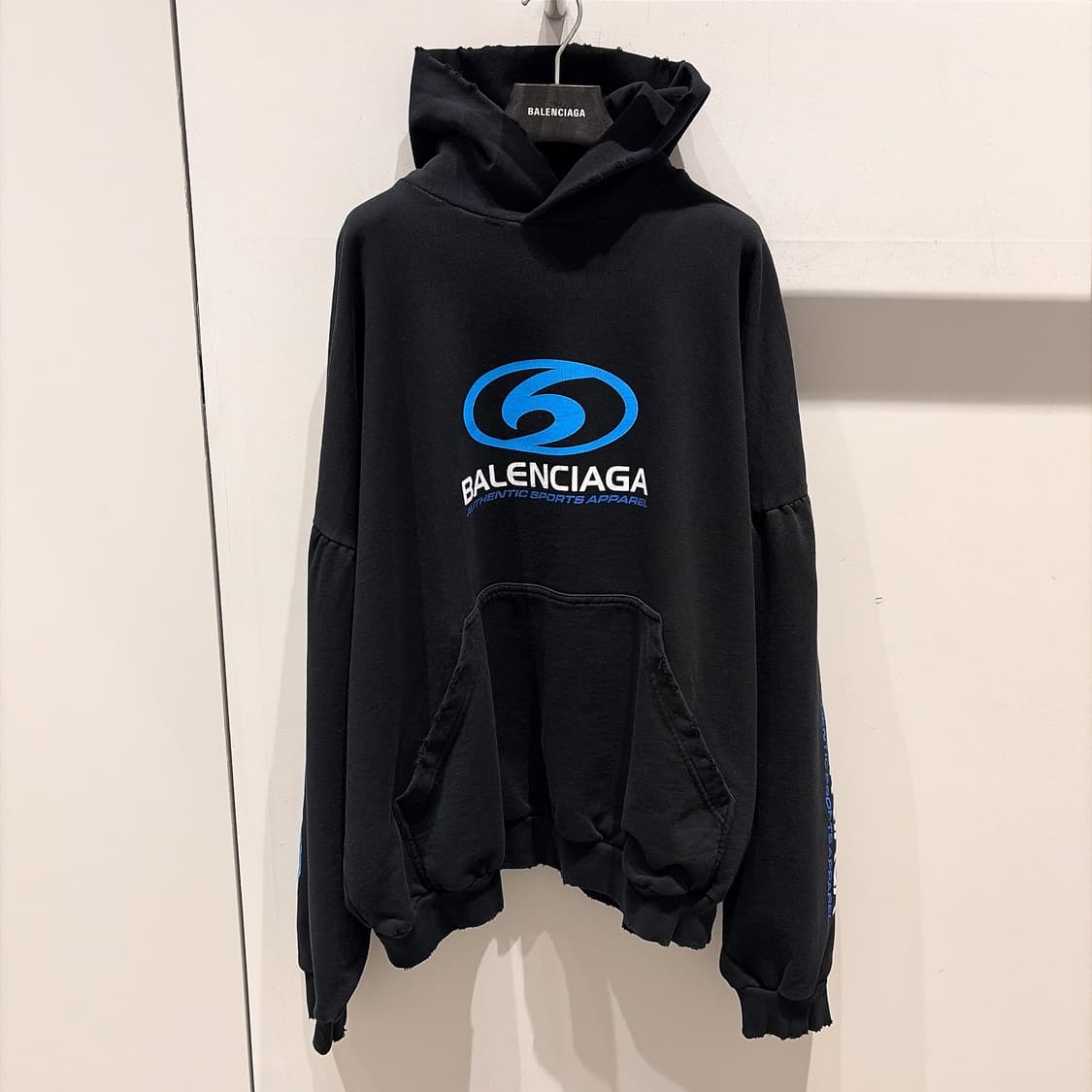 (정품/새상품) 발렌시아가 유니섹스 블랙 서퍼 로고 후드 티셔츠 상품이미지1