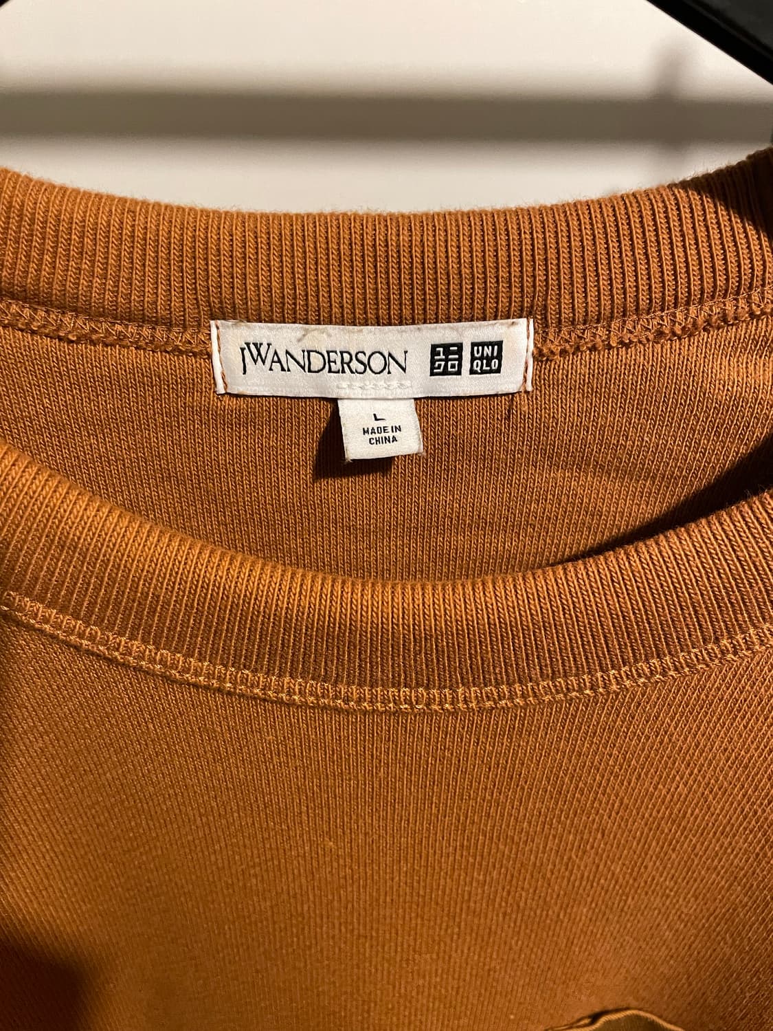 유니클로 JW앤더슨 포켓맨투맨 상품이미지4