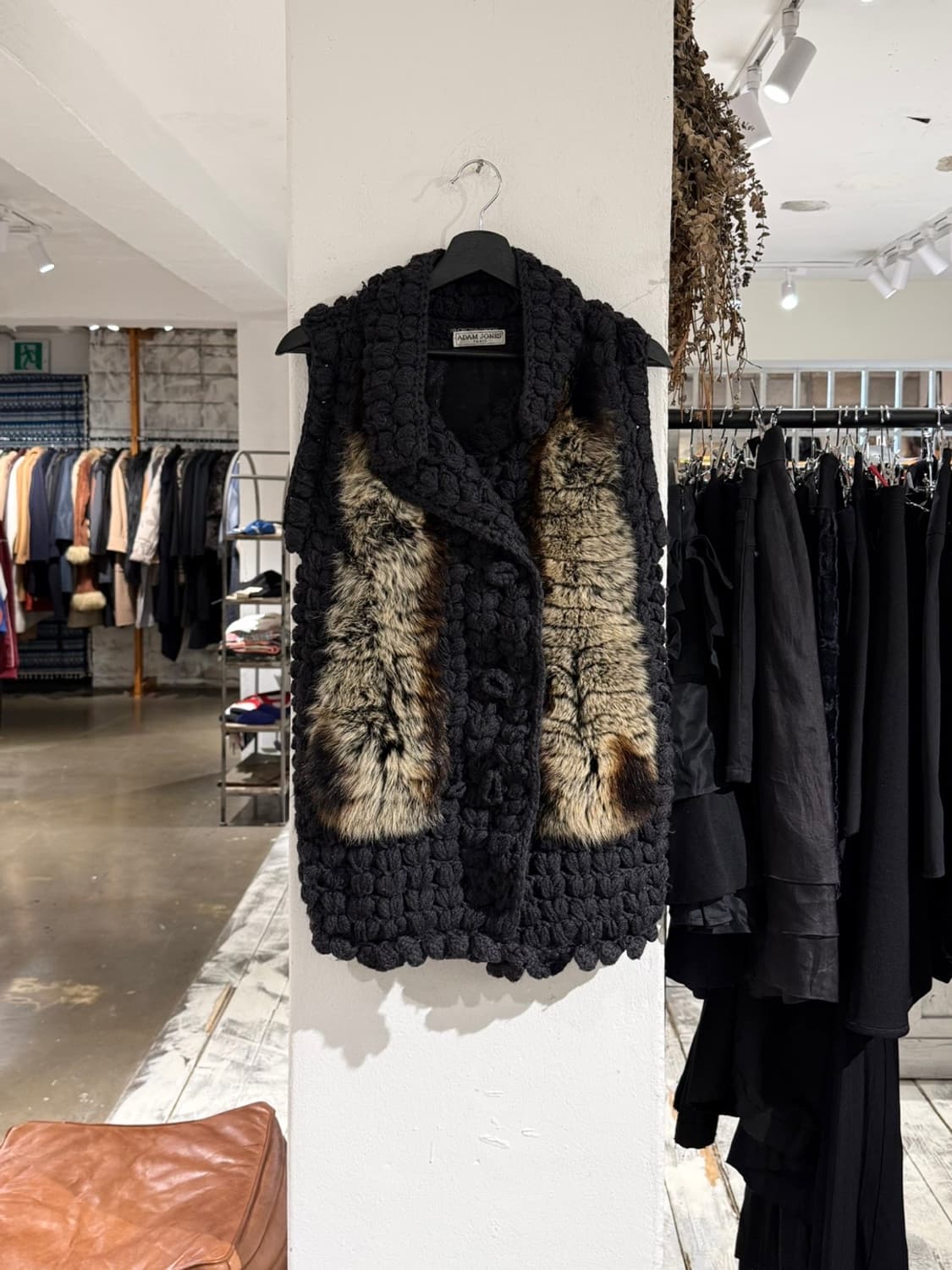 아담 존스 폭스 퍼 트리밍 울 니트 베스트 상품이미지1