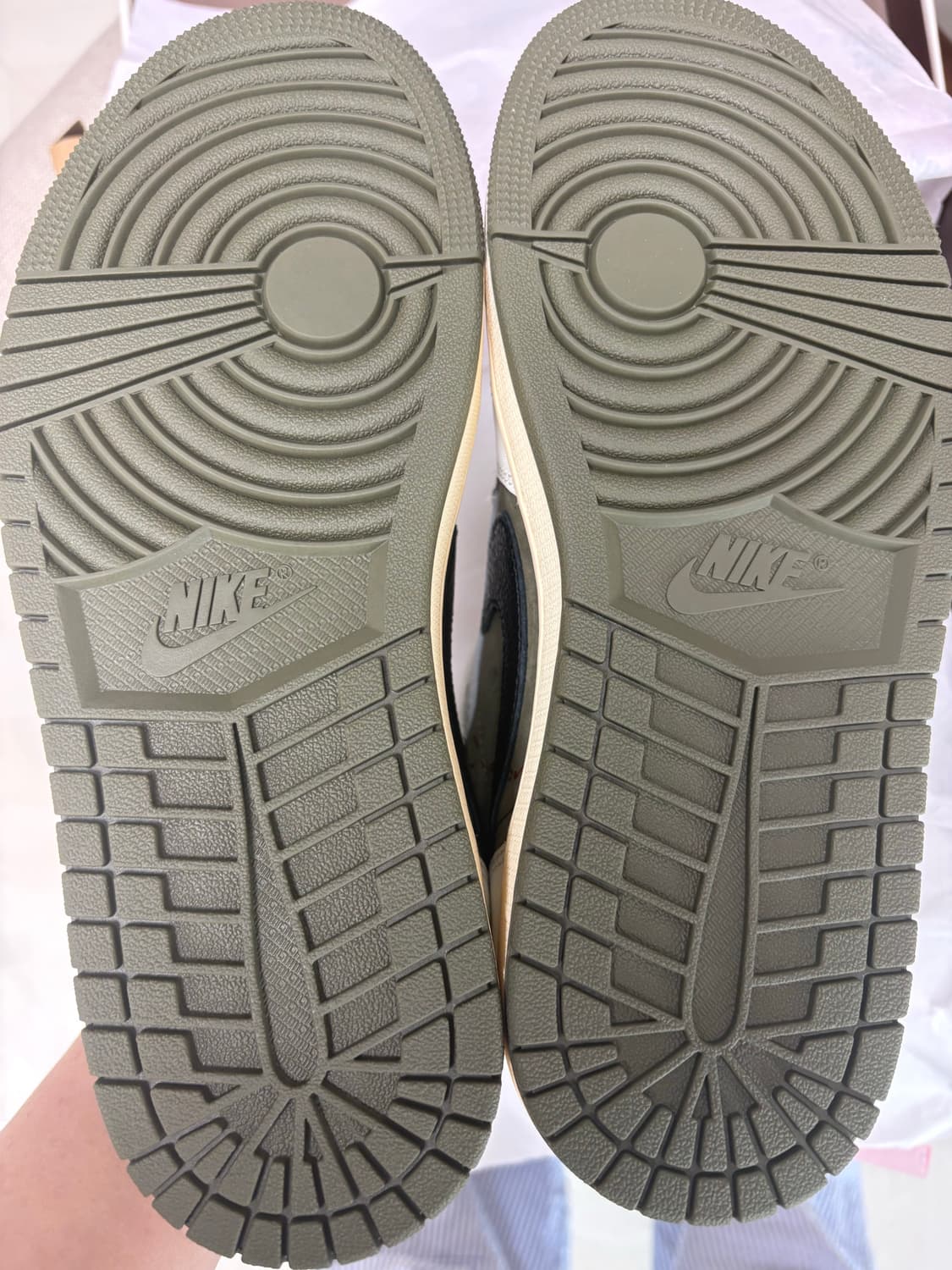 nike 나이키 조던1 트래비스 스캇 리버스 올리브 상품이미지6