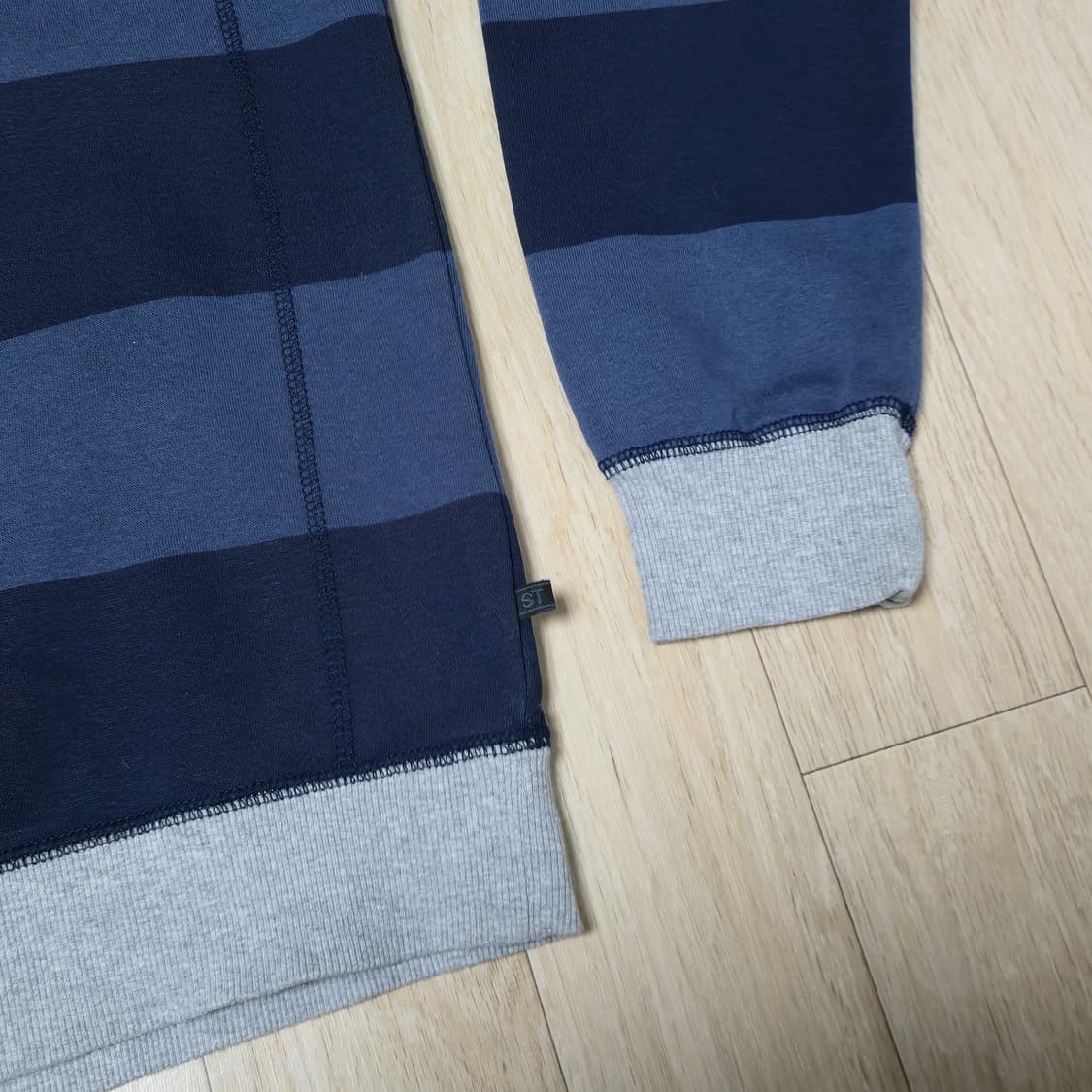 100) 아디다스 약기모 스트라이프 맨투맨 상품이미지4