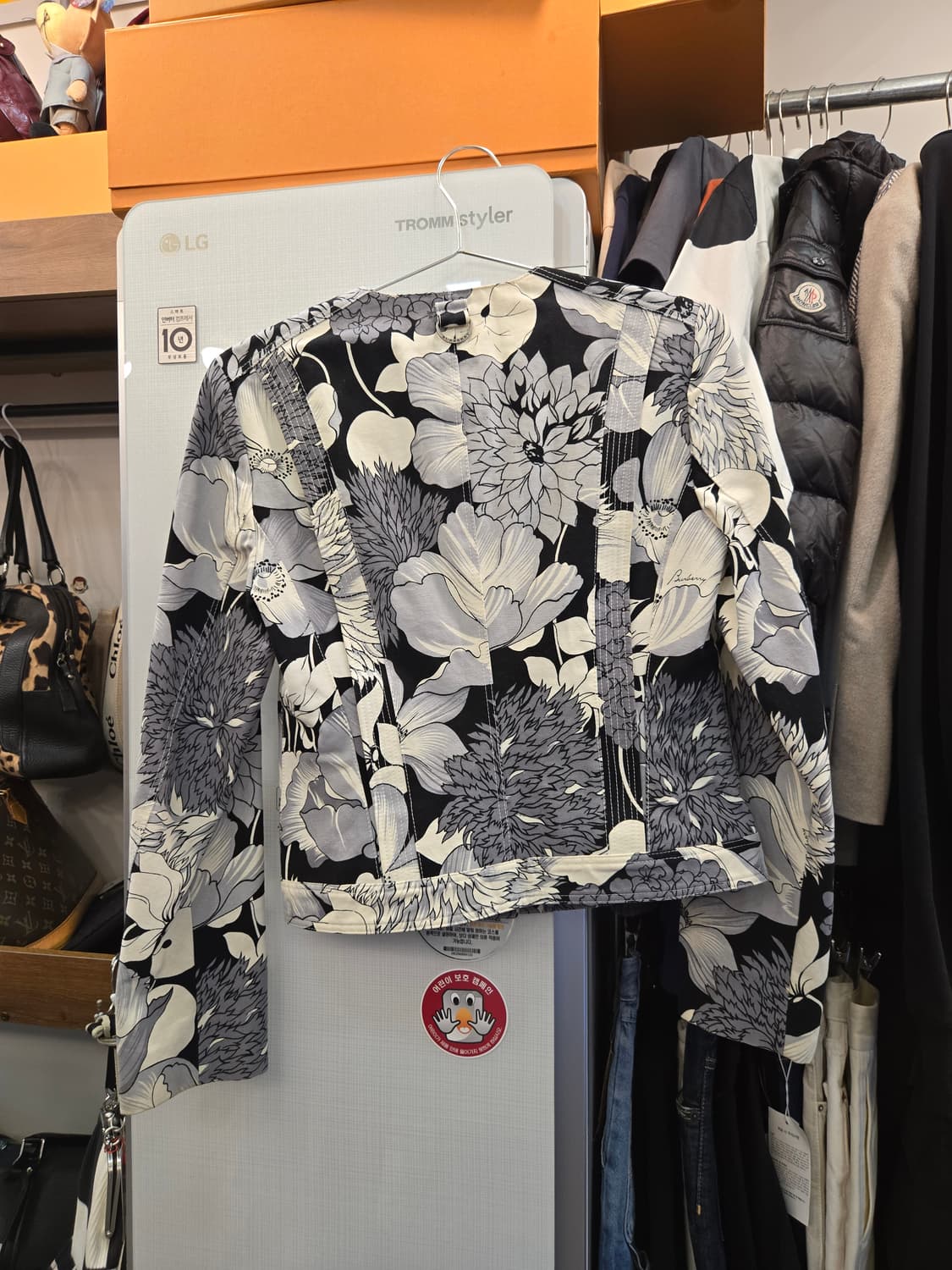 [쿨거환영]버버리 런던 유니크 플라워 프린트 집업 재킷 상품이미지2