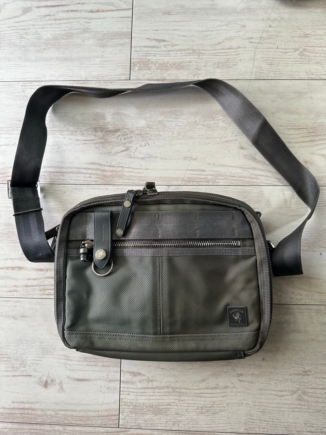 포터 인터내셔널 크로스백 카키30x24 상품이미지2