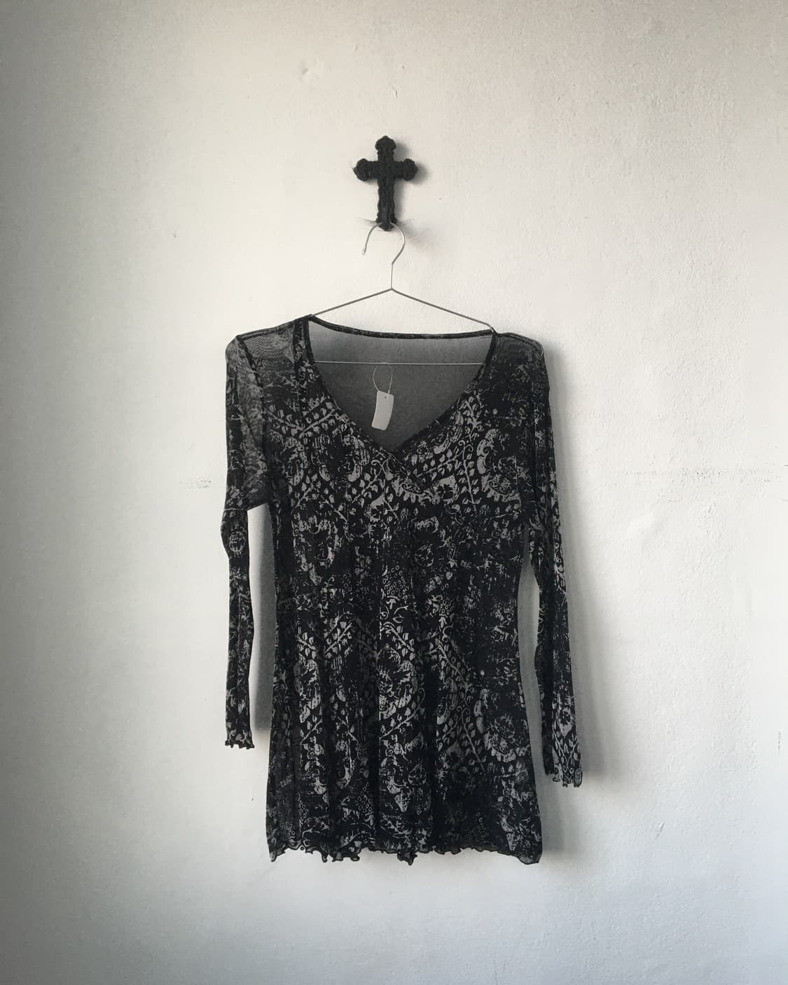 Ornament pattern mesh top 상품이미지1