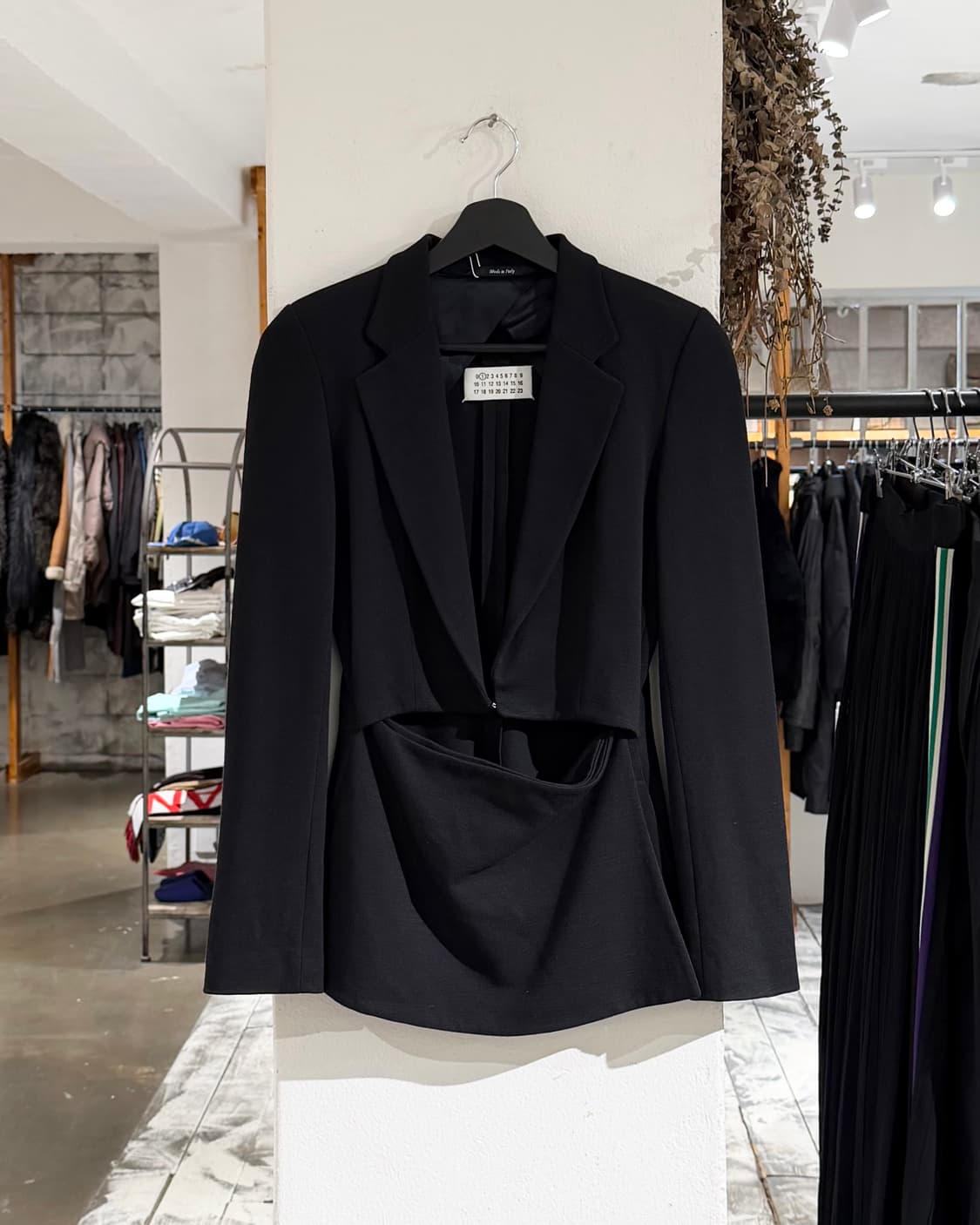 메종 마르지엘라 블랙 프론트 컷아웃 자켓 상품이미지1