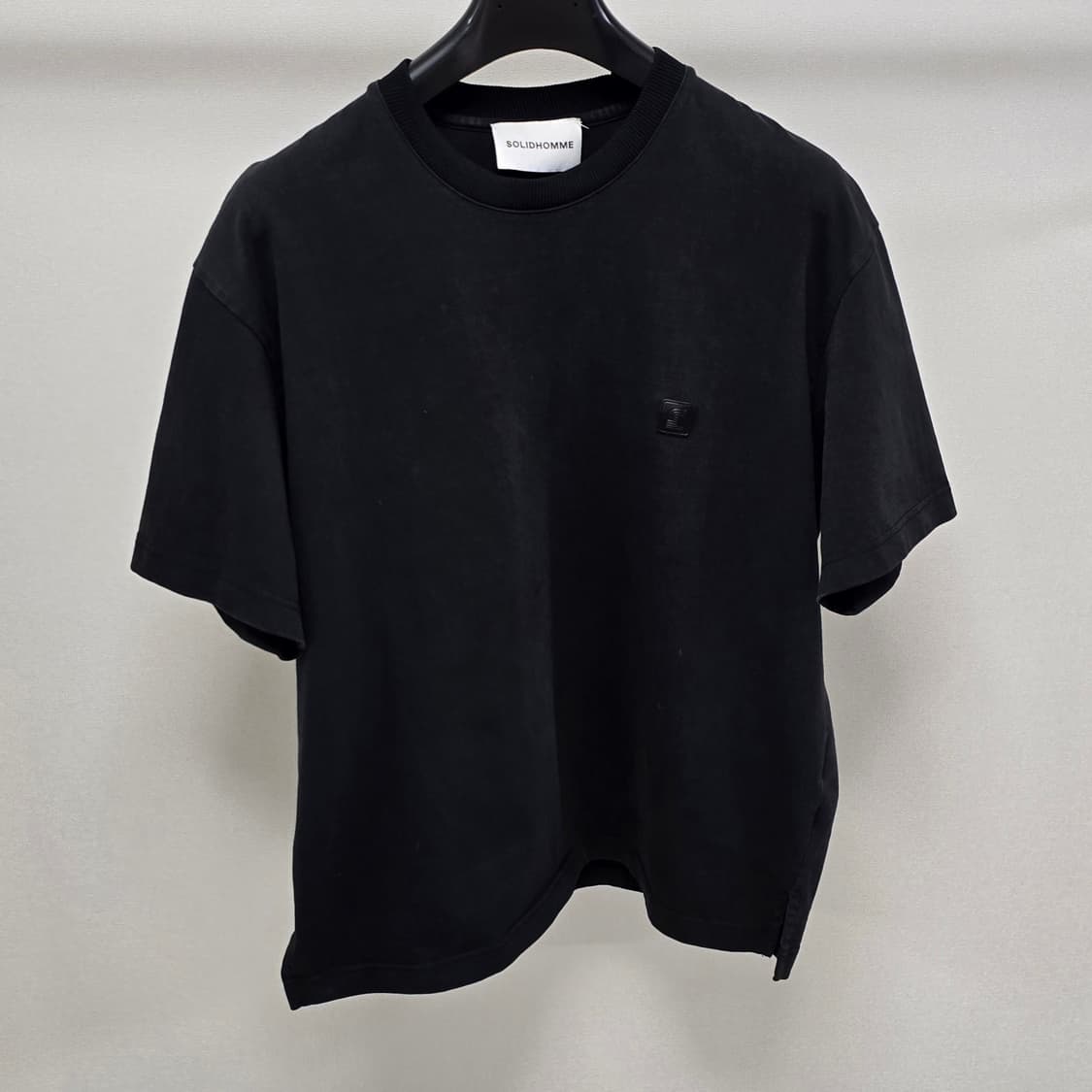 솔리드옴므 백로고 반팔 티셔츠 48사이즈 100 판매 상품이미지2