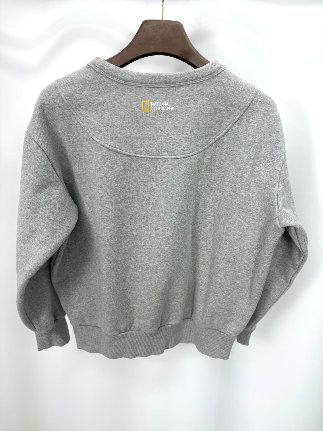  [XL]내셔널지오그래피 그레이 맨투맨CK9759 상품이미지9