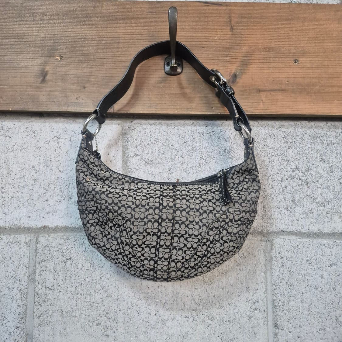 코치 시그니쳐 빈티지 호보백 상품이미지1