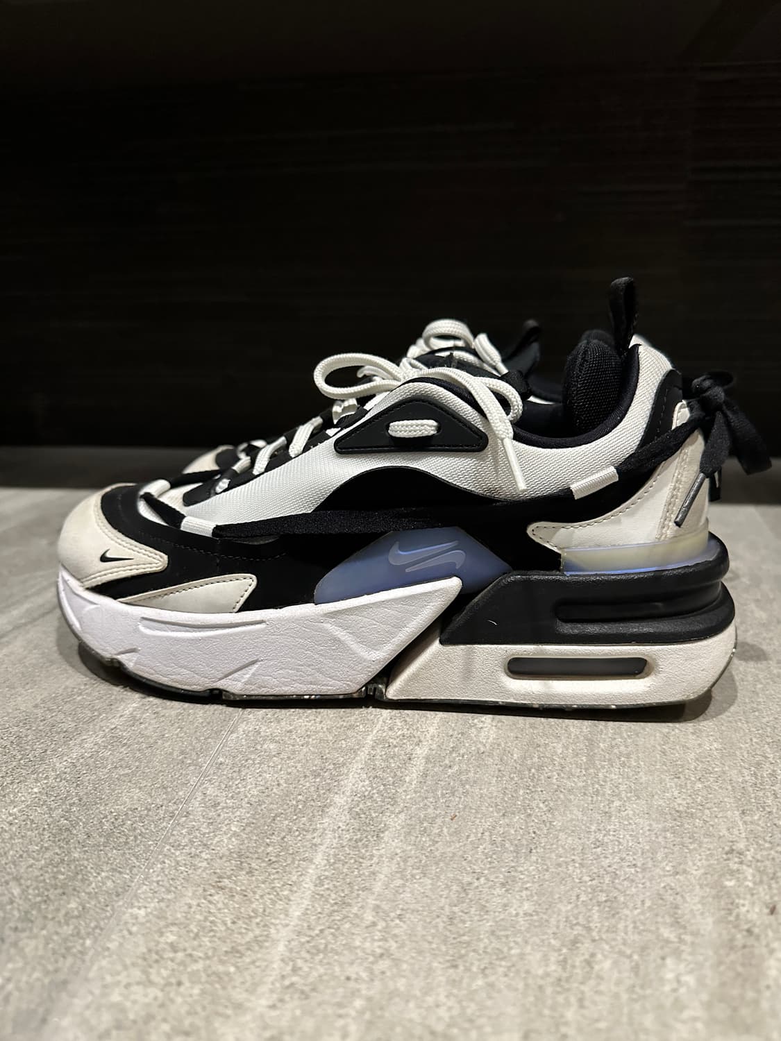 나이키 우먼스 에어맥스 퓨리오사 블랙 화이트 255 상품이미지2