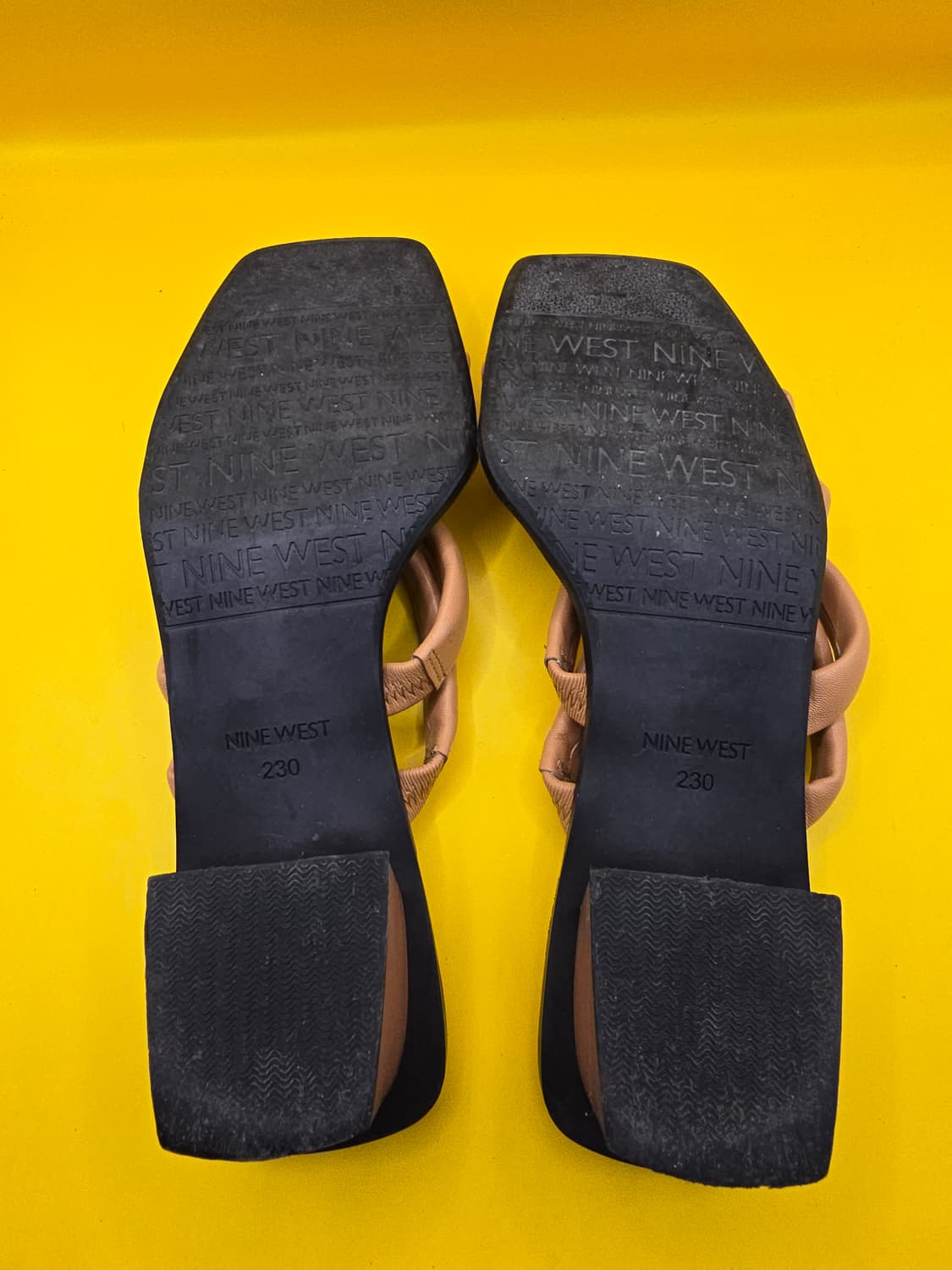 나인웨스트 패딩 스트랩 슬리퍼 230 / 굽5cm 상품이미지5