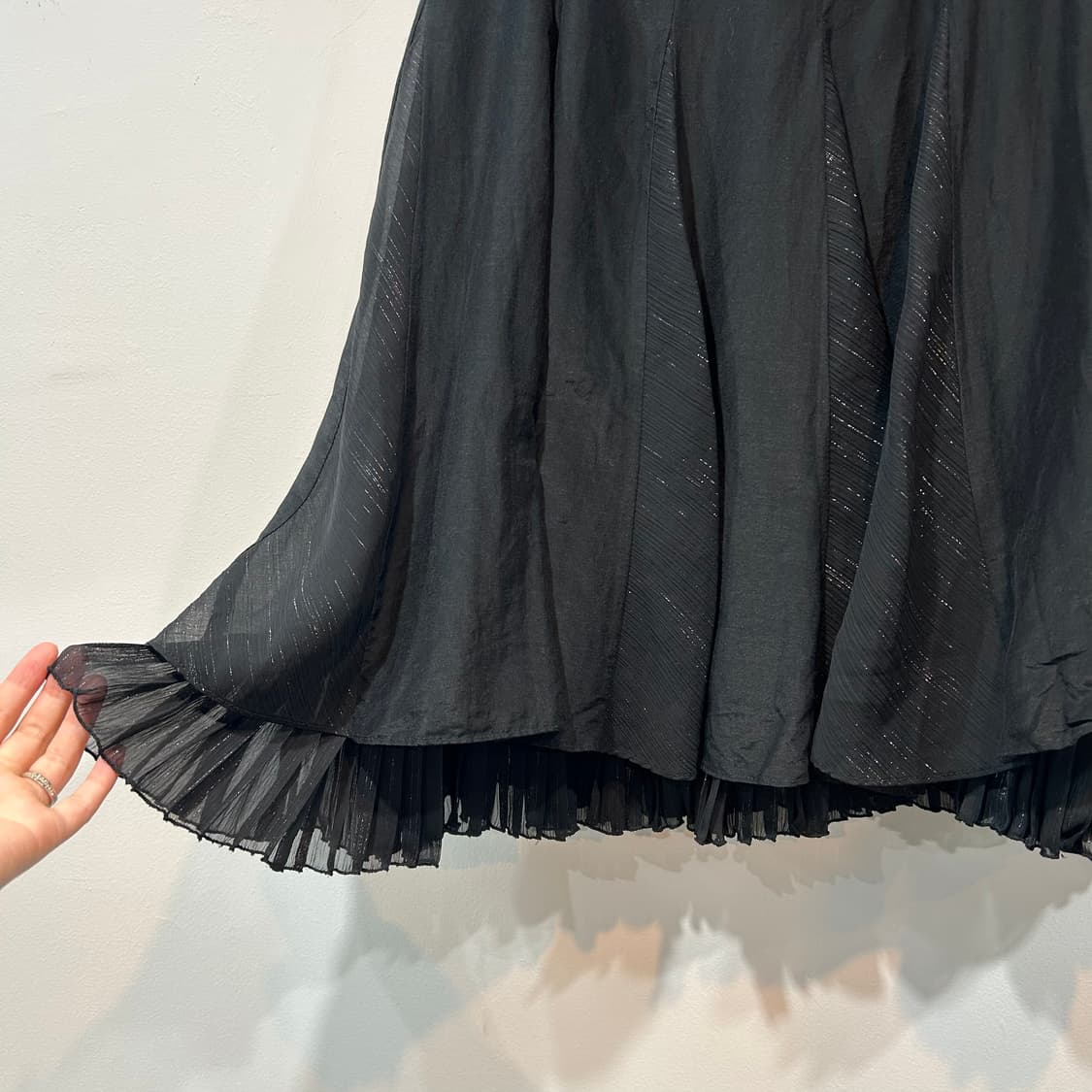 블랙 러플 미디 스커트 상품이미지5