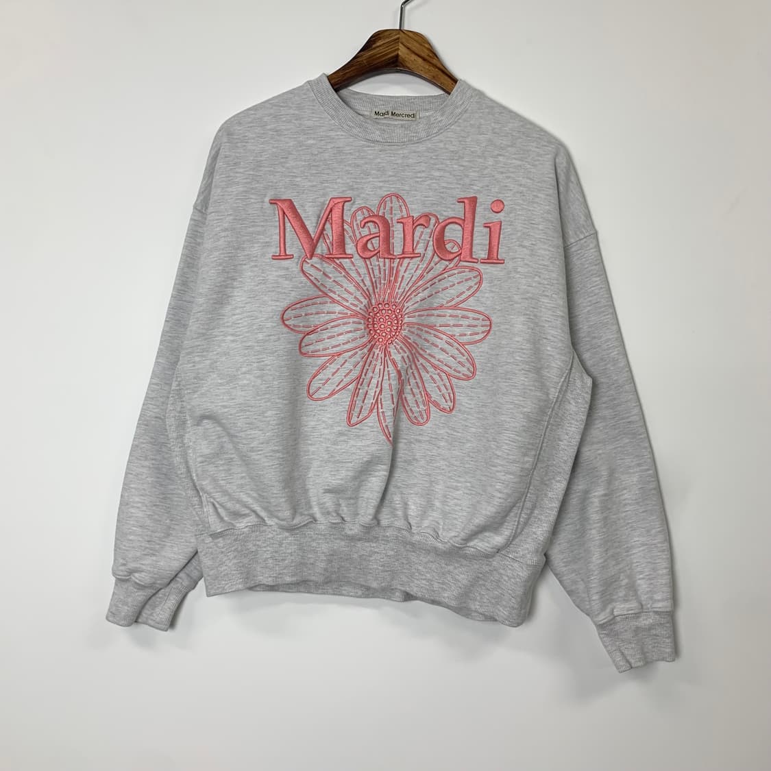 마르디 메크르디 빅로고 그레이 맨투맨 상품이미지2