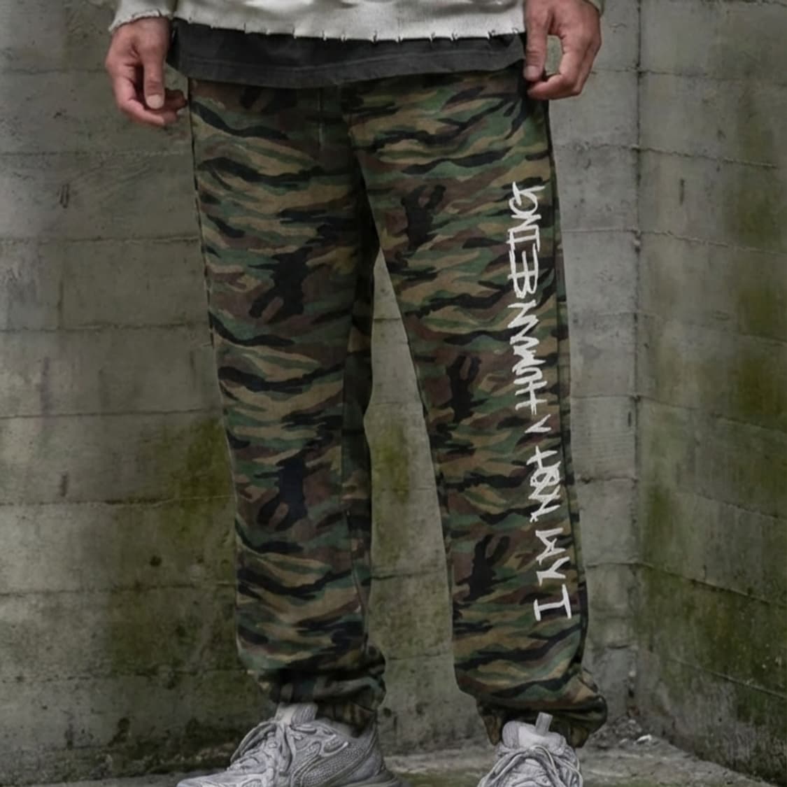 IAmNotAHumanBeing 카모팬츠 s사이즈 상품이미지1