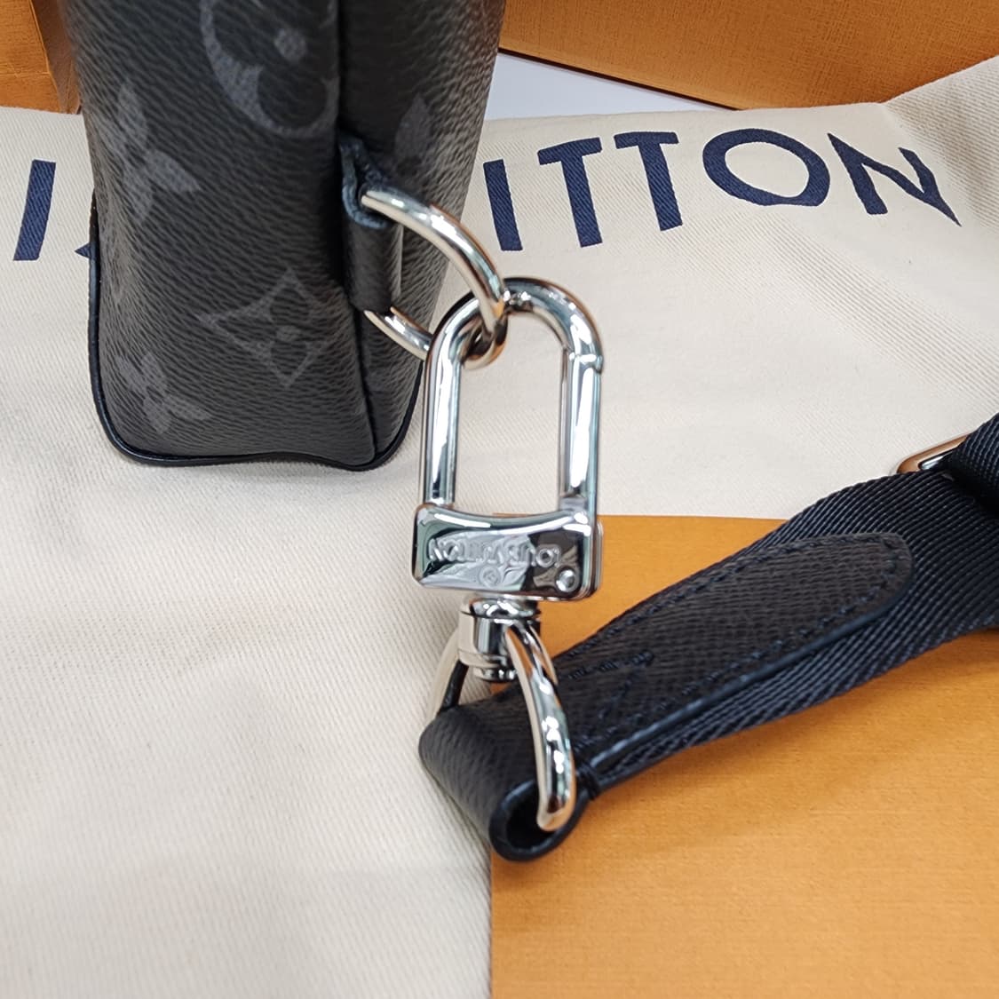 전시품급 루이비통 듀오 슬링백 내장칩 M30936 상품이미지6