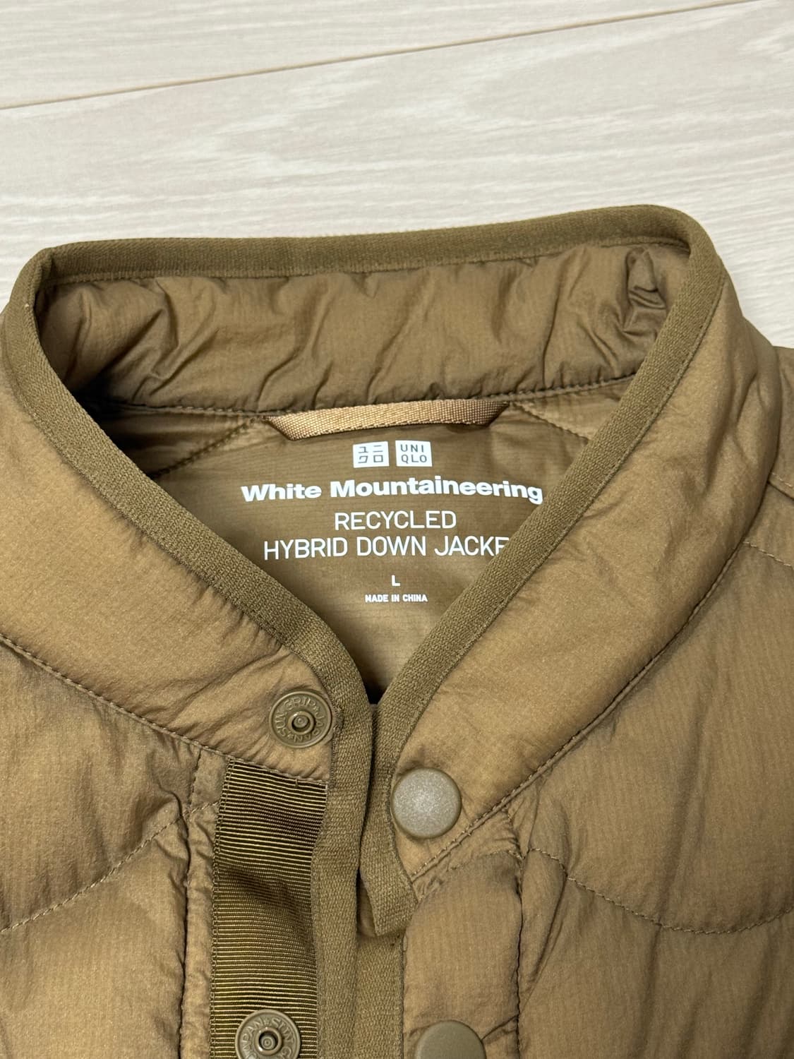 유니클로x화이트마운티니어링 하이브리드 다운 (카키브라운 M) 상품이미지3