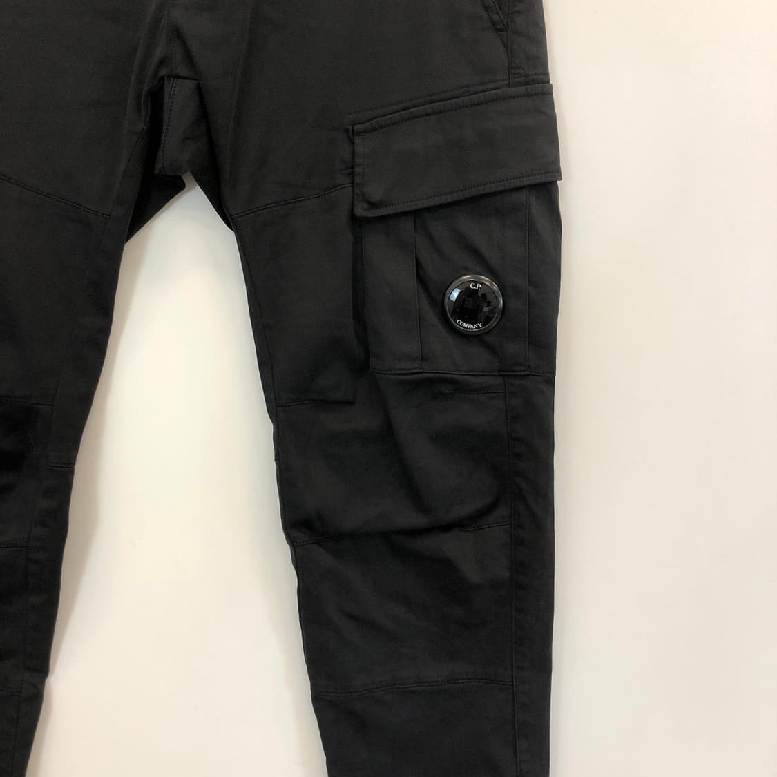 CP컴퍼니 ERGONOMIC FIT 렌즈 카고팬츠 46 상품이미지3