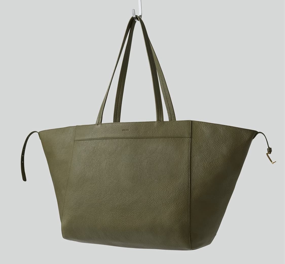 [새상품] 렉토 24FW 칼라 라지 카바스 레더 백 올리브 상품이미지1