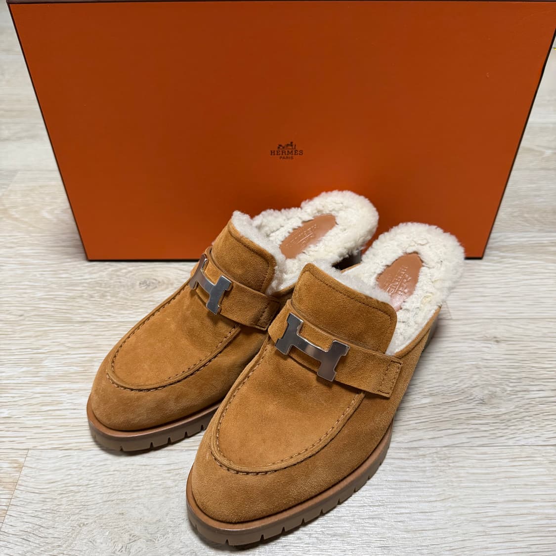 [S+급/36] 에르메스 플로레 60 시어링 스웨이드 뮬 상품이미지1