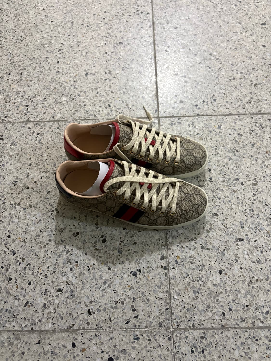 구찌 GG 슈프림 스니커즈 상품이미지1