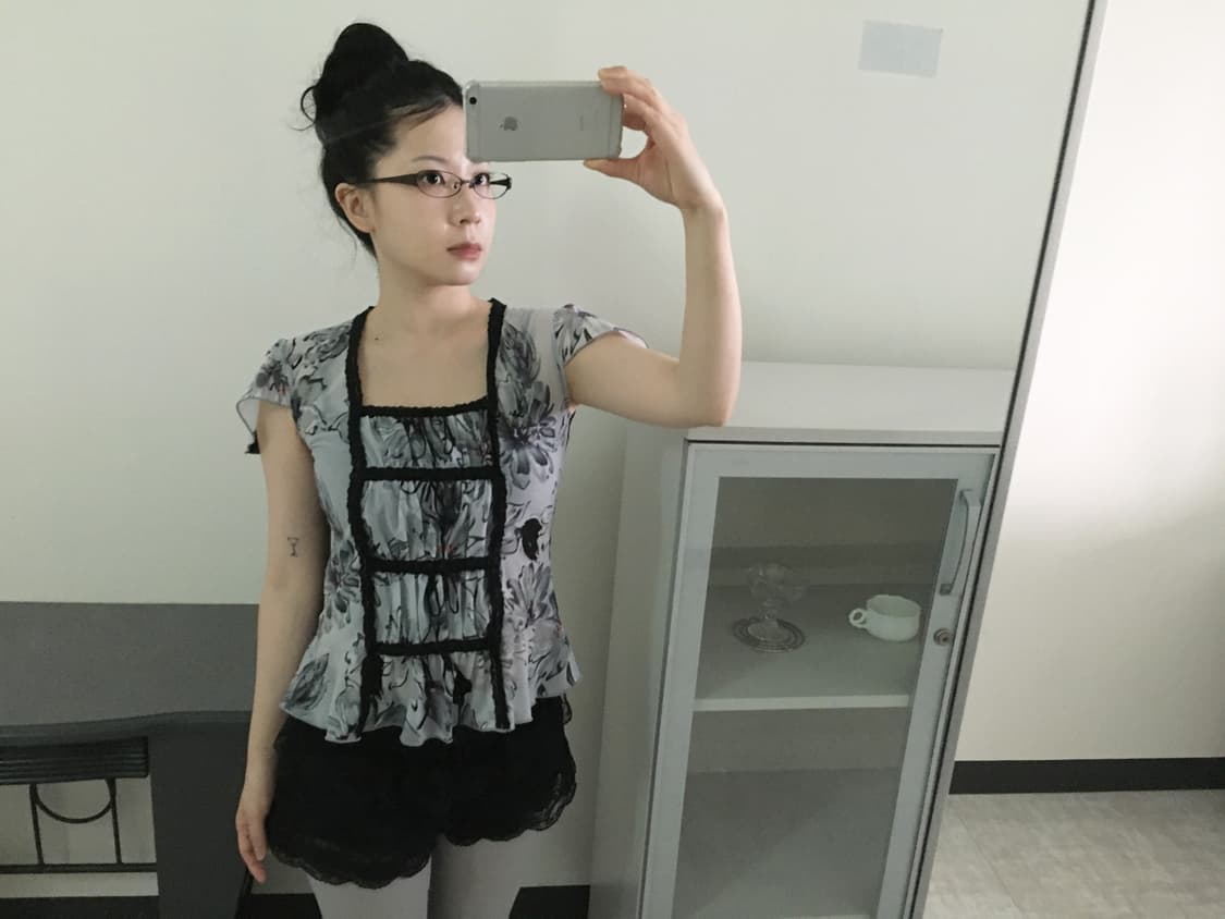 lace trimmed floral blouse 상품이미지5
