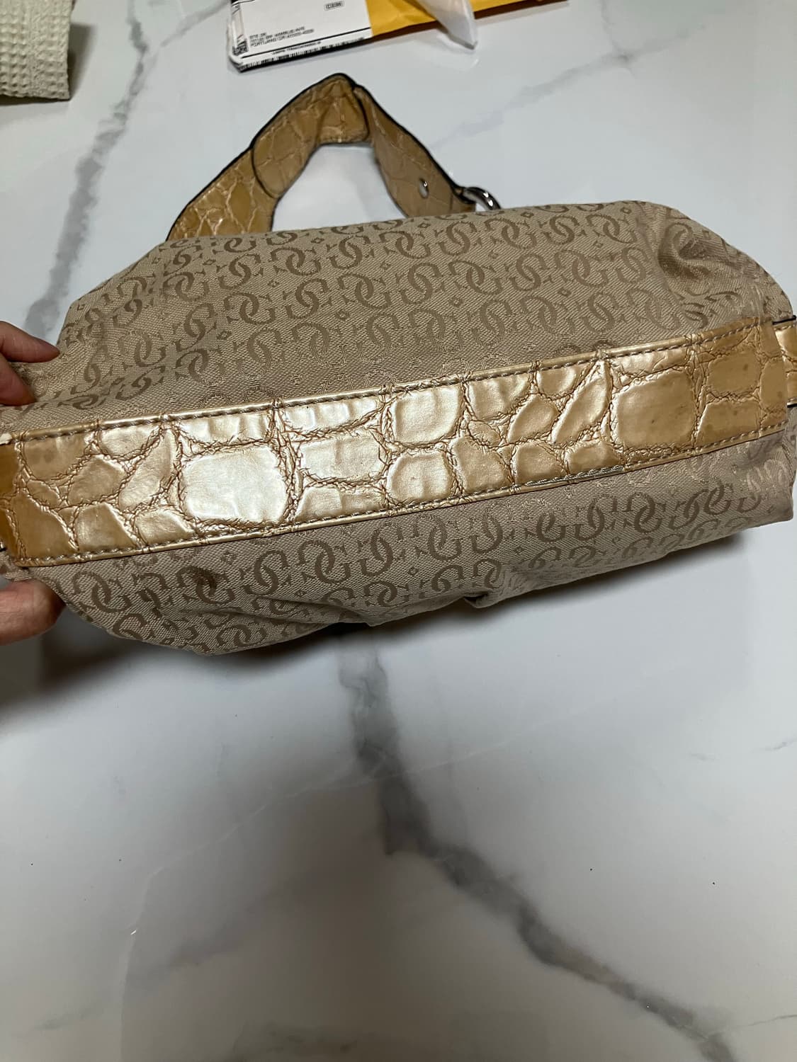 게스 2000s Y2K 숄더백 모노그램 골드 상품이미지5