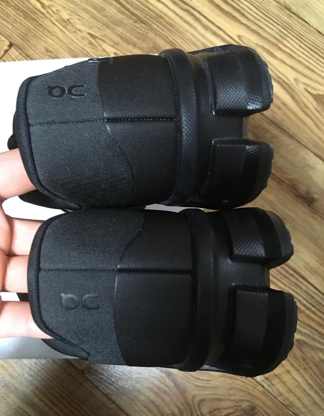 온러닝 파프 클라우드몬스터 하이퍼 블랙 판매합니다 상품이미지6