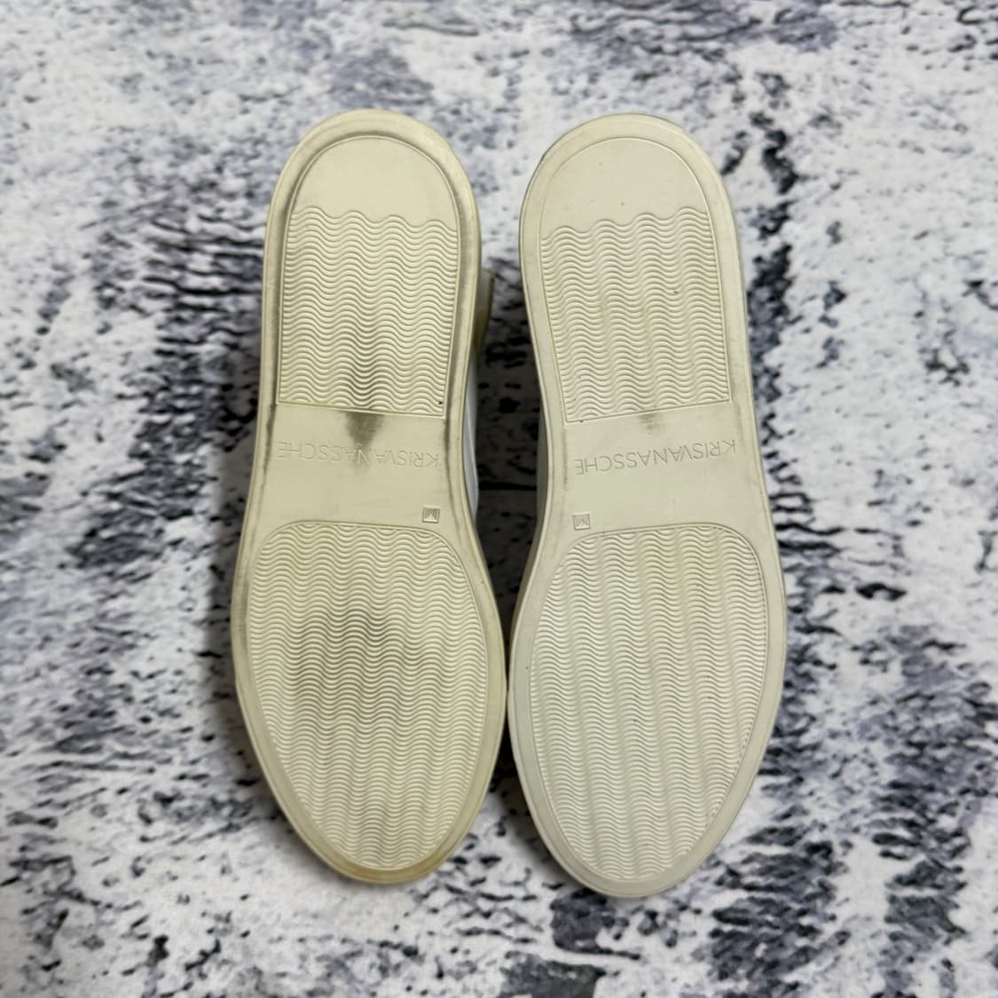 (새상품)크리스반아쉐 09FW 스트랩 스니커즈 화이트 41.5 상품이미지4