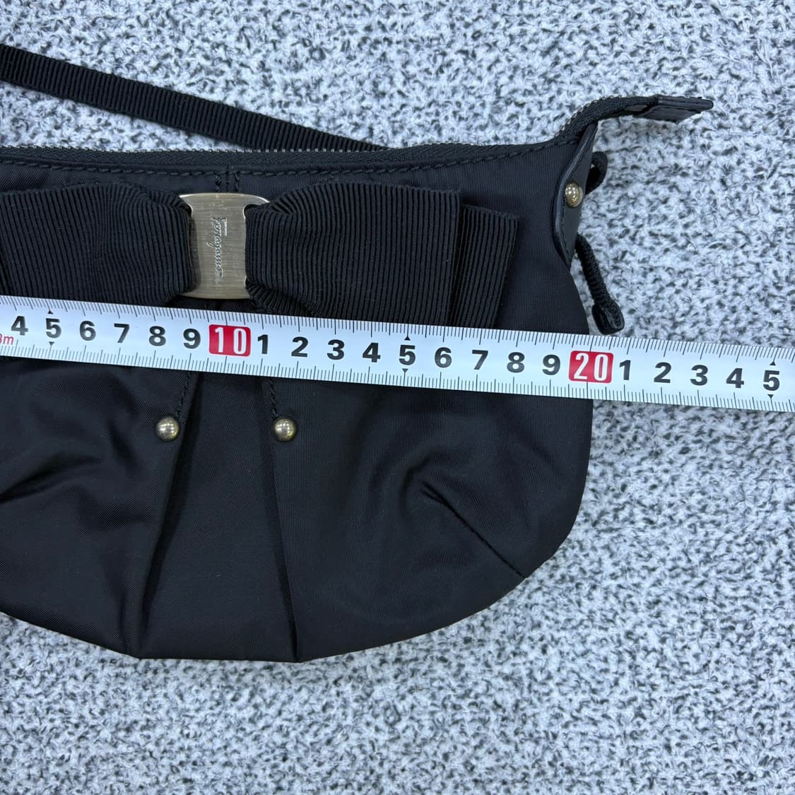 페라가모 바라 리본 숄더백 0414J 상품이미지8