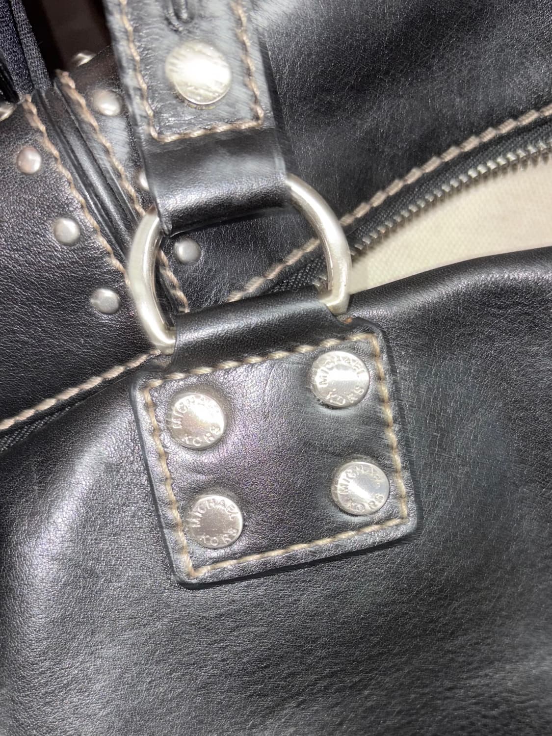 마이클코어스 y2k 스터드백 숄더백 빅 가죽 가방 상품이미지5