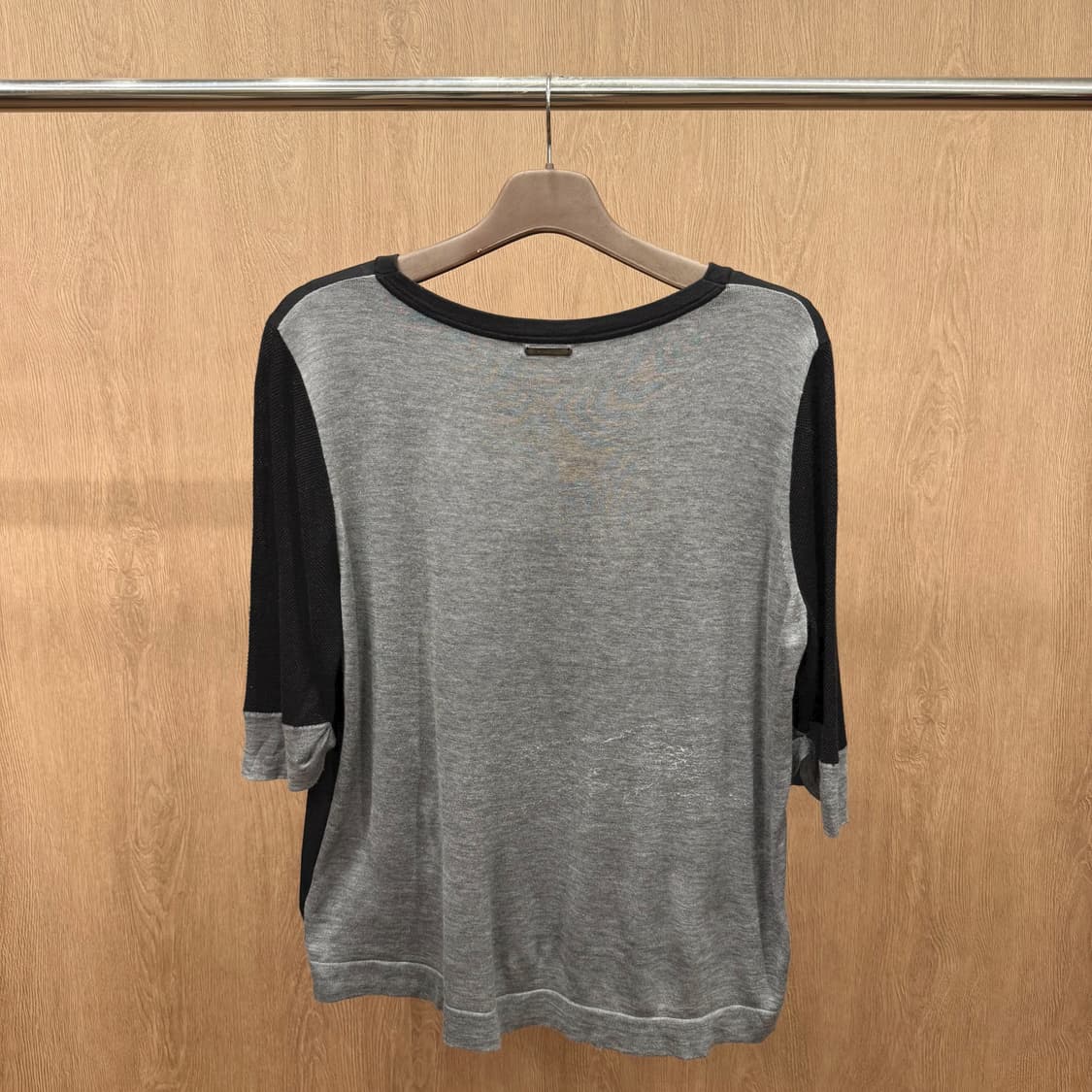 버버리 런던 레이어드 배색 반소매 니트 티셔츠 세미 오버핏 블랙 상품이미지3