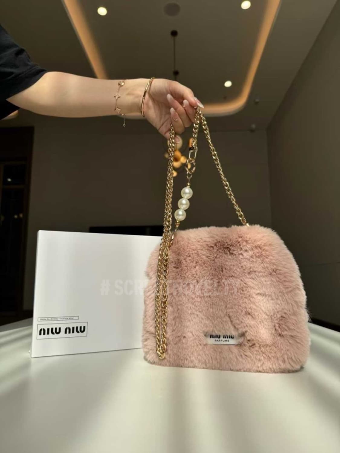 미우미우 뷰티 퍼 파우치백 가방 핑크 크로스백 숄더백 상품이미지4
