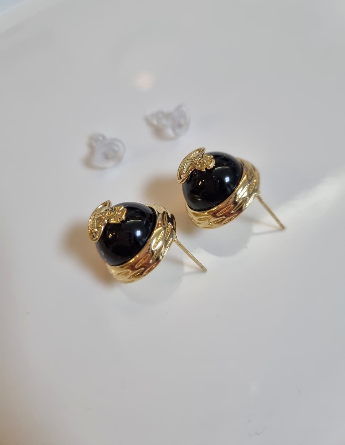 비비안웨스트우드 업사이클링 블랙 엔틱 단추 귀걸이 상품이미지4