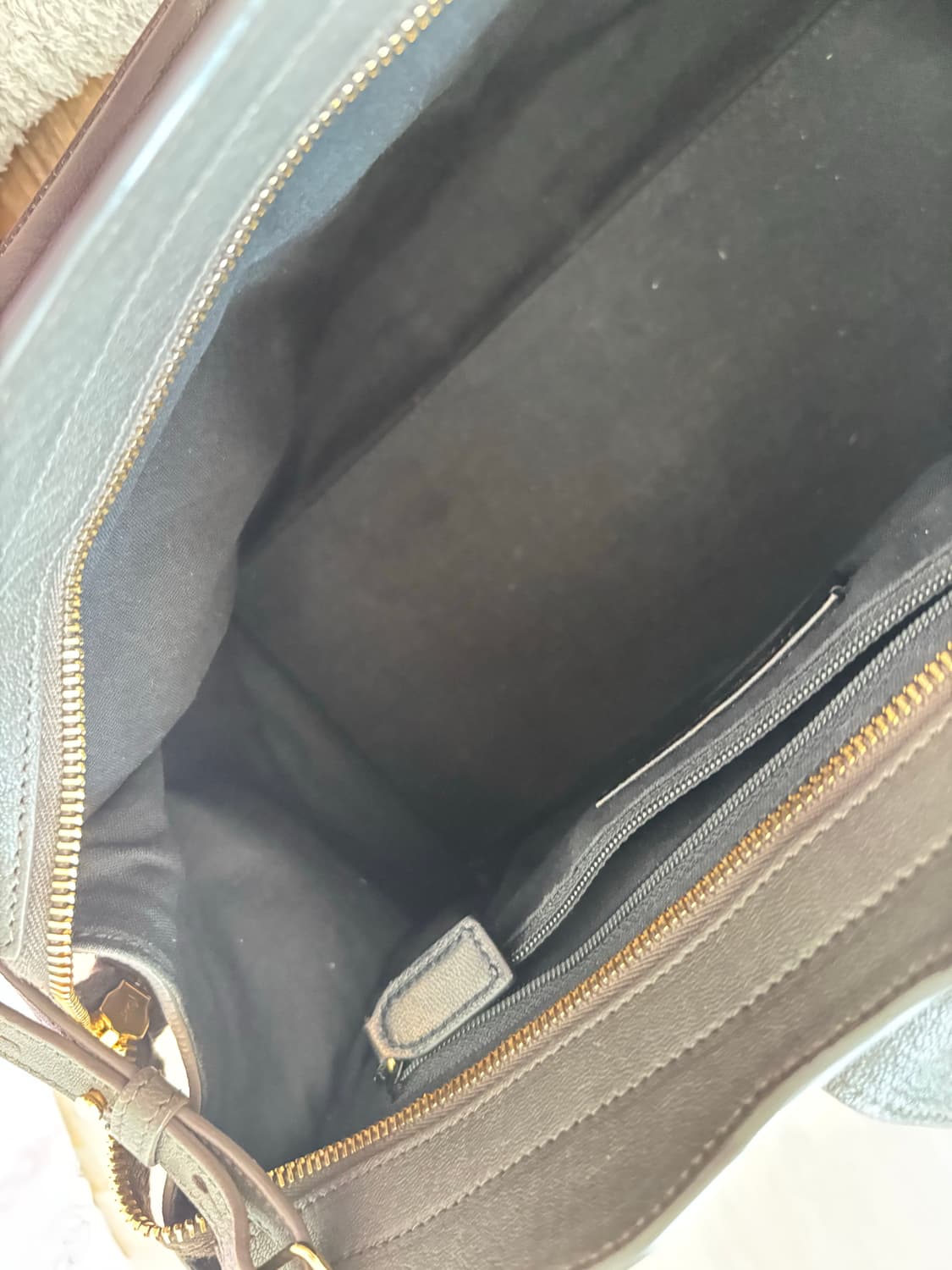 입생로랑 카바시크 가죽 토트백 상품이미지9