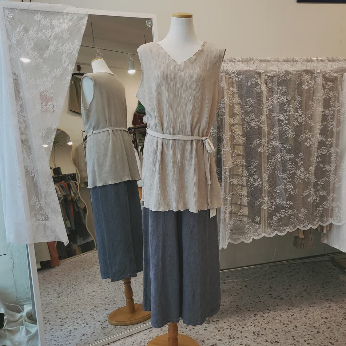 Lutique 벨티드 플리츠 슬리브리스 상품이미지2