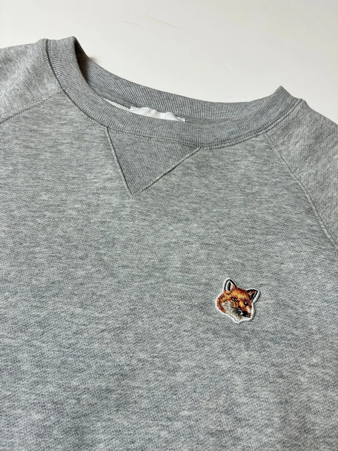 메종키츠네 폭스 헤드 패치 맨투맨 PN8398 상품이미지3