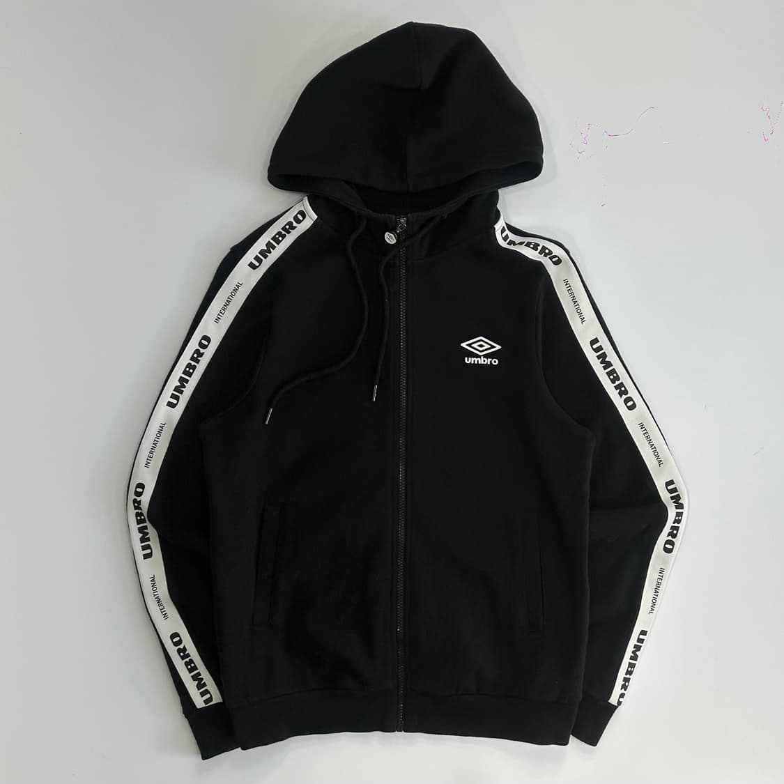 Umbro 엄브로 레터링 트랙 블랙 후드집업 상품이미지3