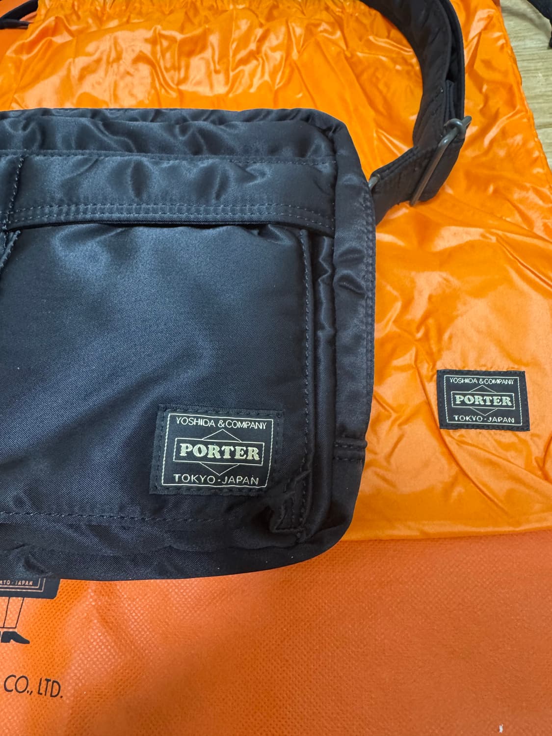 포터 탱커 숄더백 블랙 색상 새상품입니다  택 제거후 보관 만 한 상품입 상품이미지6