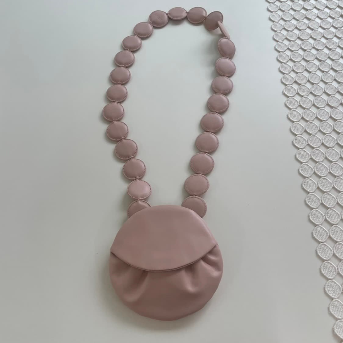 밤볼레 dumpling bag beige pink  상품이미지4