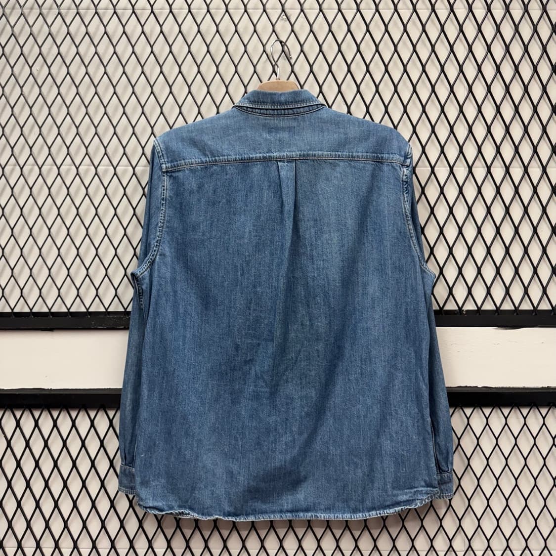 라코스테 데님 셔츠 카라넥 원포켓 로고 포인트 레귤러핏 진청 상품이미지2