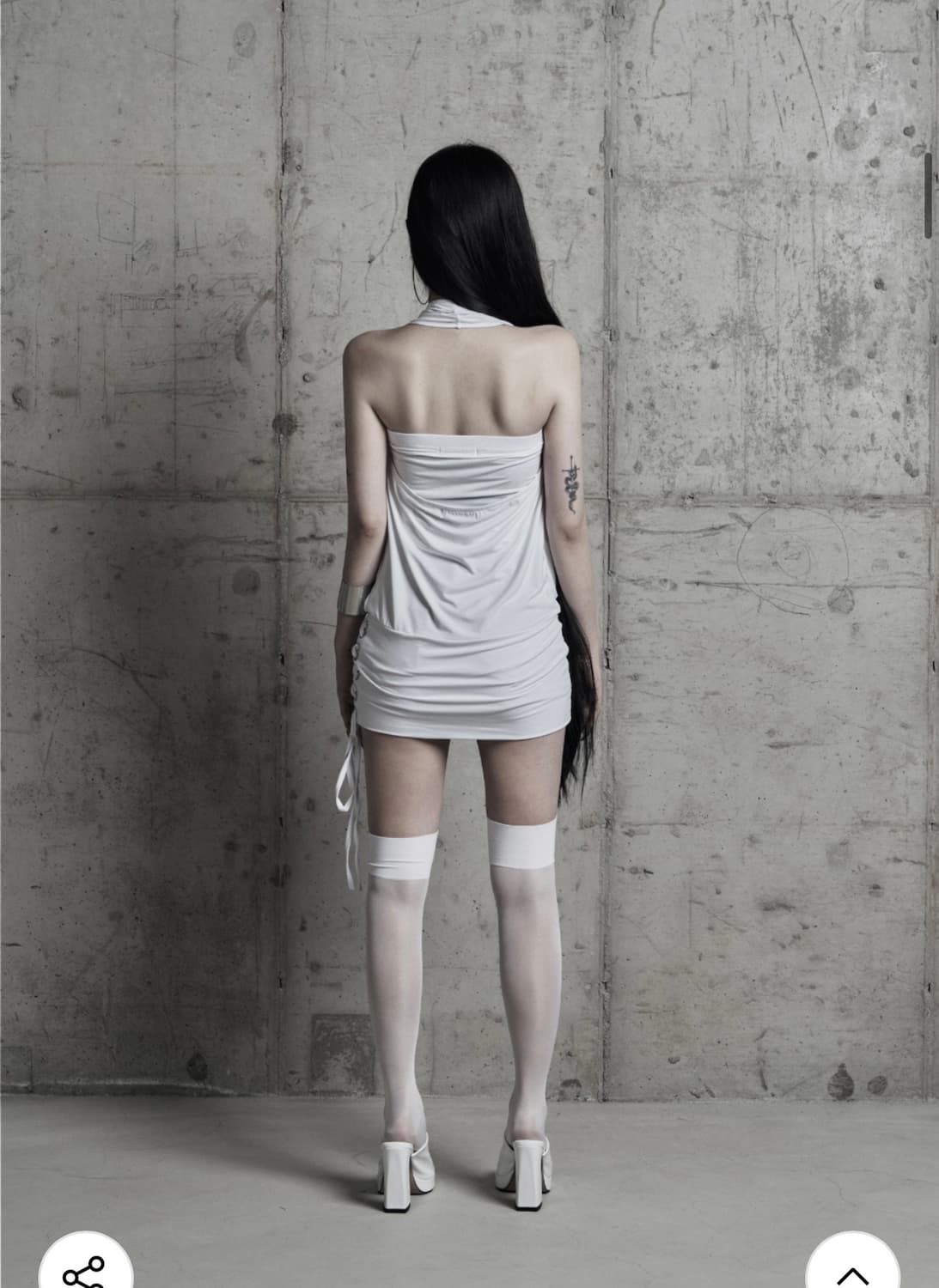 어반유니크라벨 카울 넥 사이드 레이스업 원피스 화이트 상품이미지4