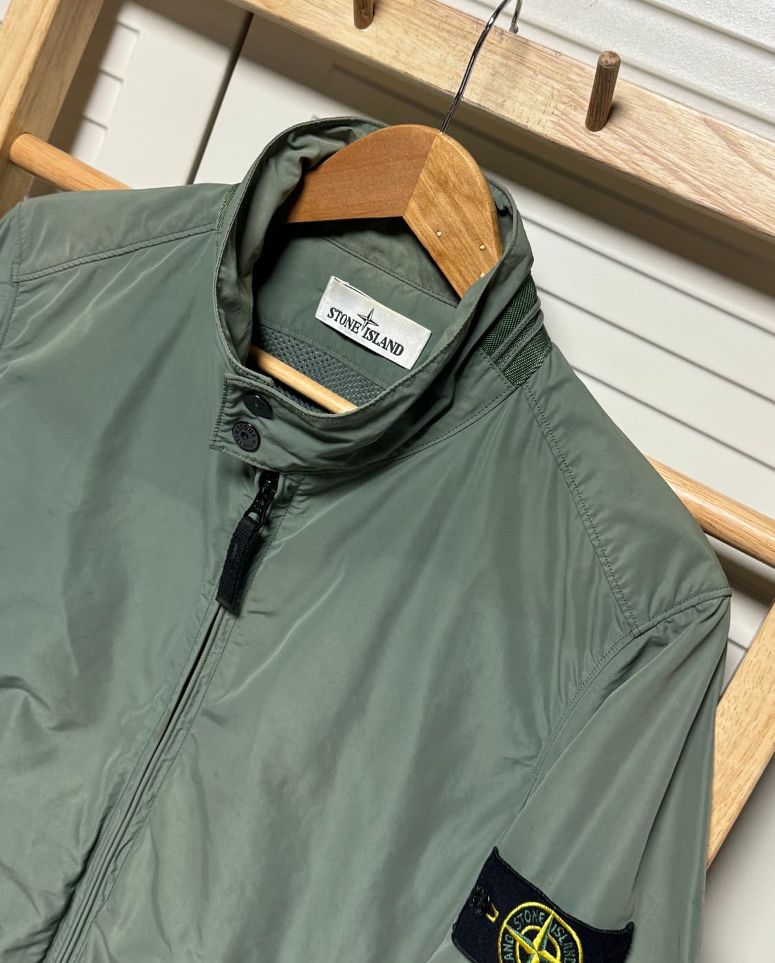 스톤아일랜드 MICRO REPS 카키 바람막이 자켓 상품이미지6